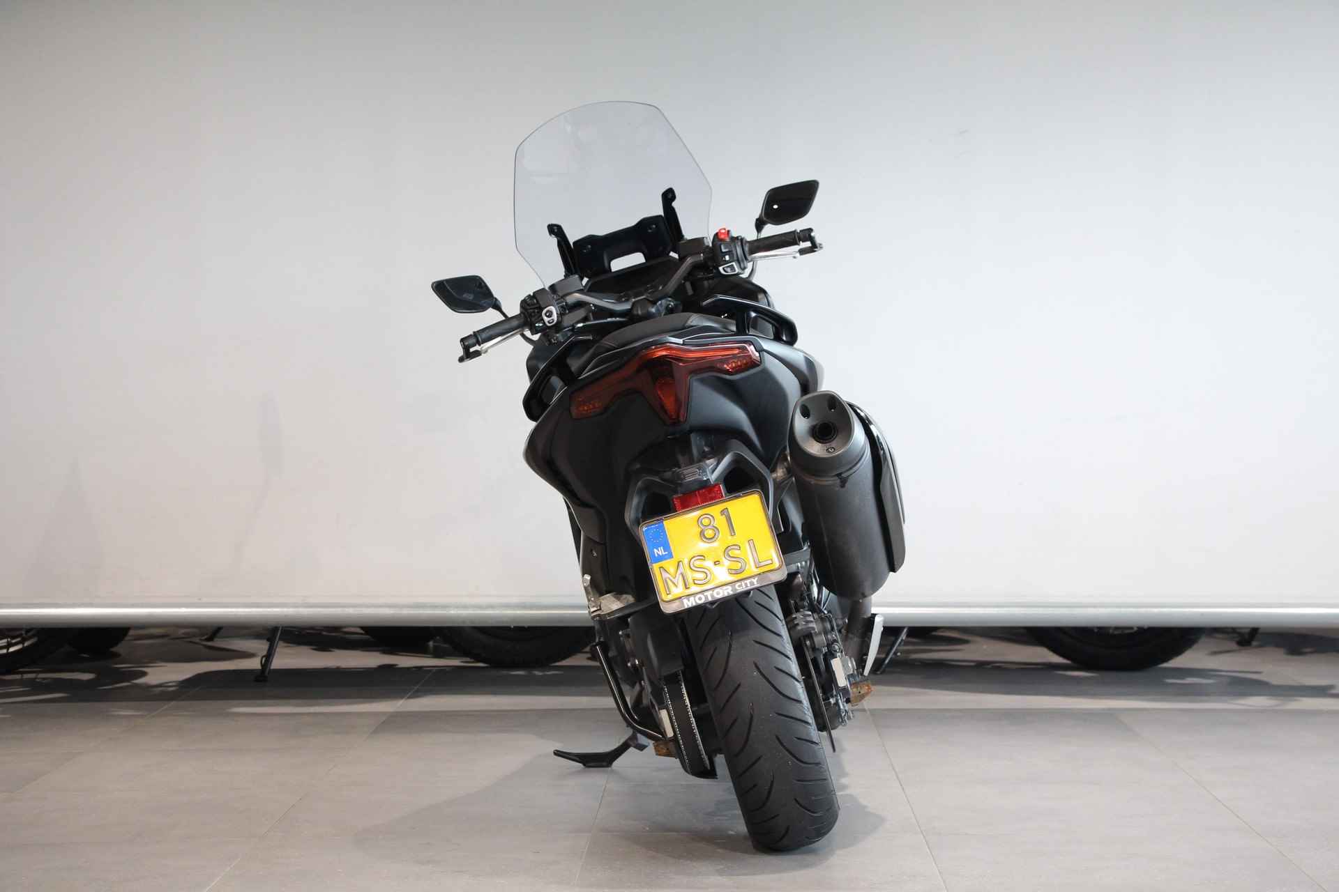 Yamaha T-MAX 560 - 7/12