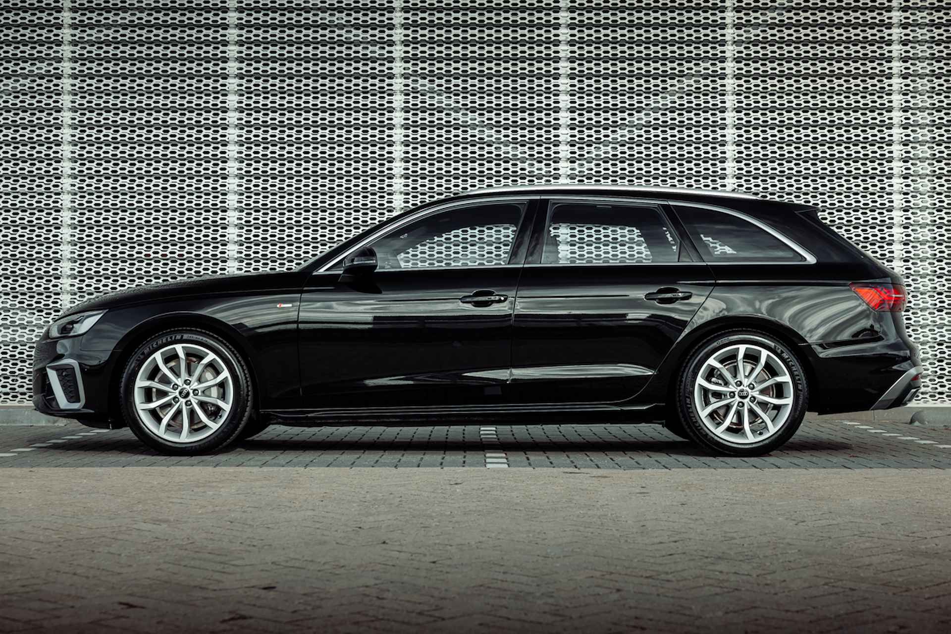 Audi A4 Avant 40 TFSI 204pk s-tronic S Line | Tour & City | Trekhaak | Stoelverwarming v & a | Comfortsleutel | Elektr. best. stoel - 3/36