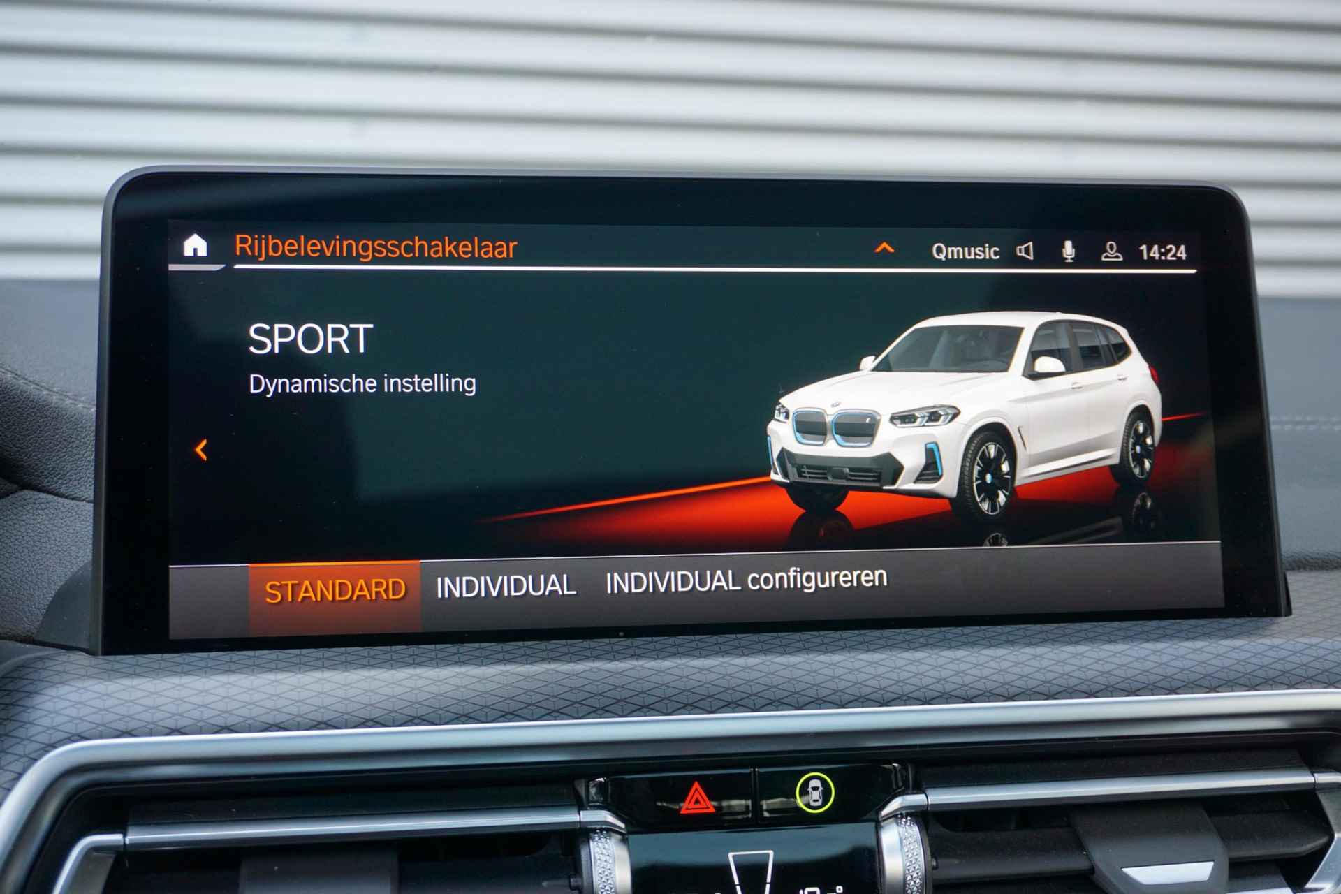 BMW iX3 80 kWh High Executive | M Sportpakket | Glazen Panoramadak | Driving Assistant Professional | Head-Up Display | Harman Kardon | 20inch LMV - 20/34