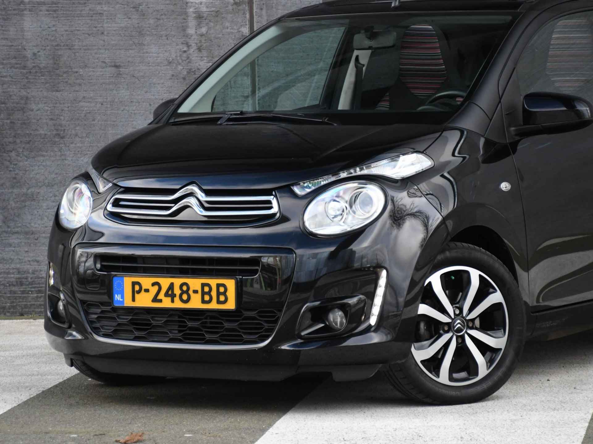 Citroen C1 Shine 1.0 VTi Airscape 72pk NAVI | PDC + CAMERA | CLIMA | STOELVERWARMING | 15''LM | DAB | KEYLESS ENTRY - 2/33