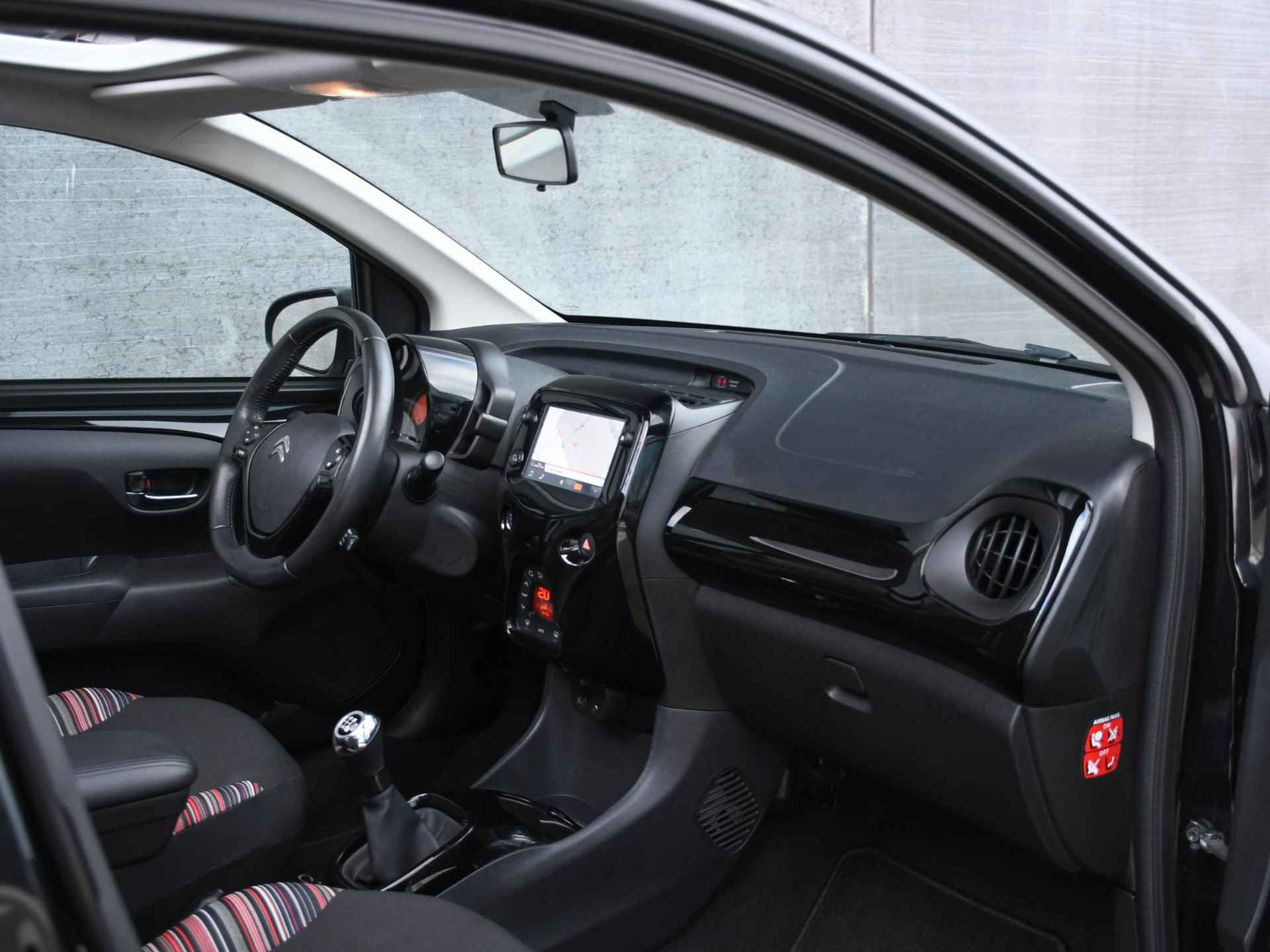 Citroen C1 Shine 1.0 VTi Airscape 72pk NAVI | PDC + CAMERA | CLIMA | STOELVERWARMING | 15''LM | DAB | KEYLESS ENTRY - 7/33