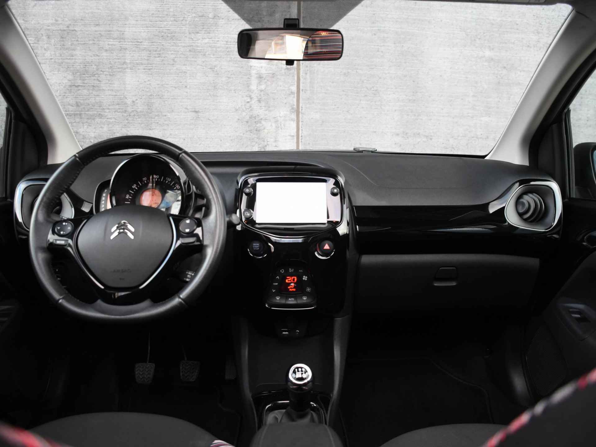 Citroen C1 Shine 1.0 VTi Airscape 72pk NAVI | PDC + CAMERA | CLIMA | STOELVERWARMING | 15''LM | DAB | KEYLESS ENTRY - 13/33