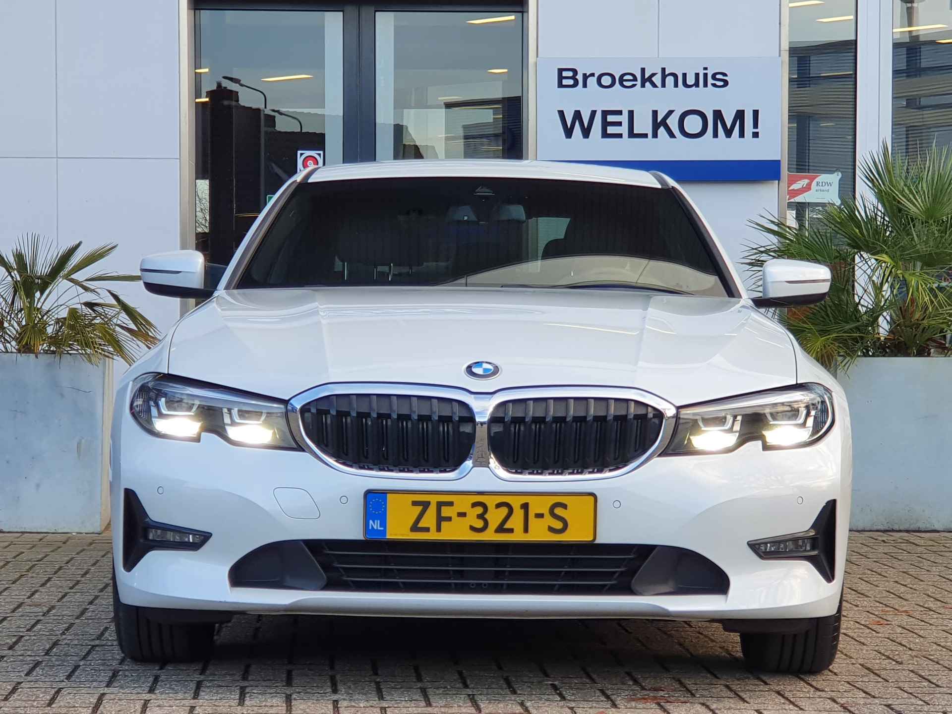 BMW 3-serie 320i Executive Ed. 184 pk | Head-Up Display | Sportstoelen | Lederen Bekleding - 24/28