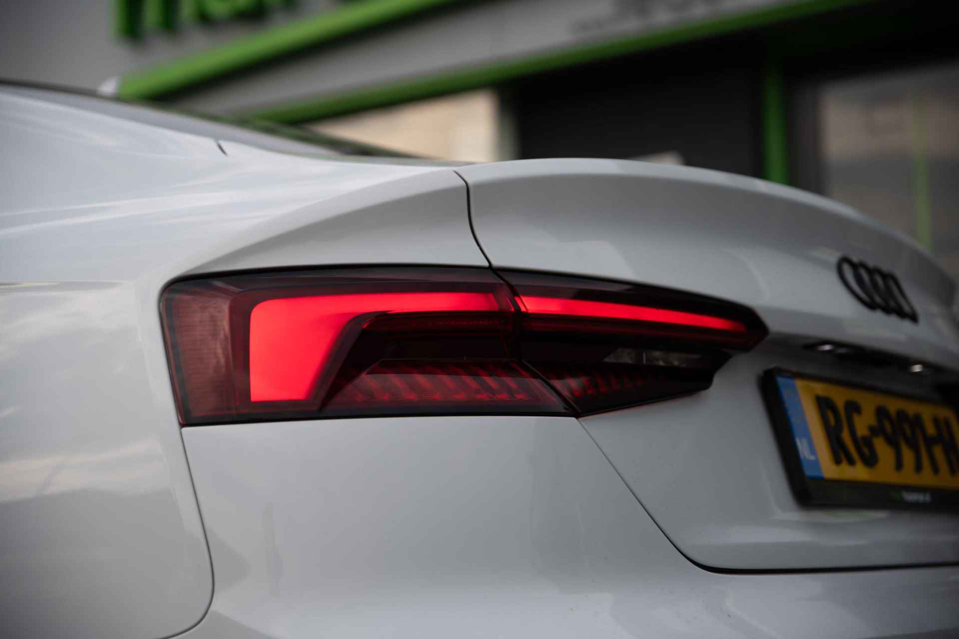 Audi A5 Sportback 2.0 TFSI MHEV S-line / PANODAK / 20 INCH ROTOR / BTW-AUTO - 28/49