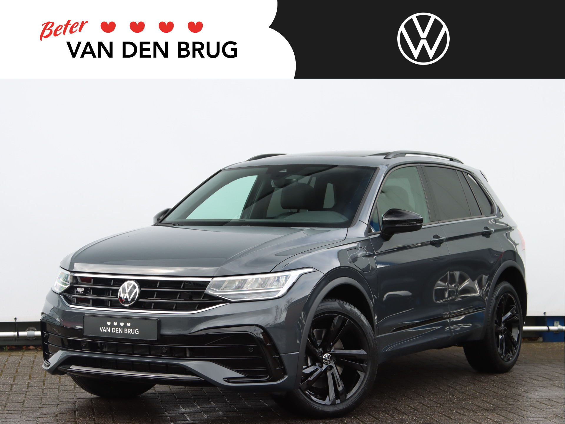Volkswagen Tiguan 1.4 TSI eHybrid R-Line 245pk DSG | Black Style | Panorama dak | Wegklapbare Trekhaak | 19'' Valencia Velgen |