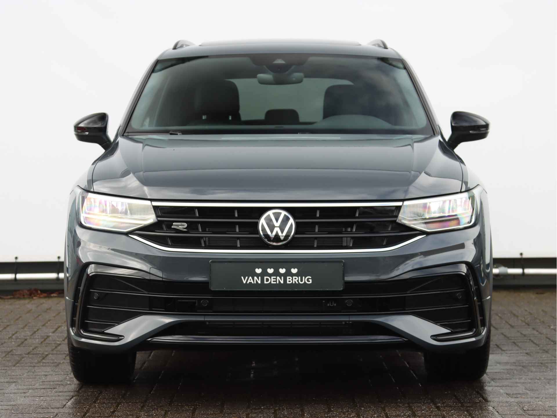 Volkswagen Tiguan 1.4 TSI eHybrid R-Line 245pk DSG | Black Style | Panorama dak | Wegklapbare Trekhaak | 19'' Valencia Velgen | - 15/40