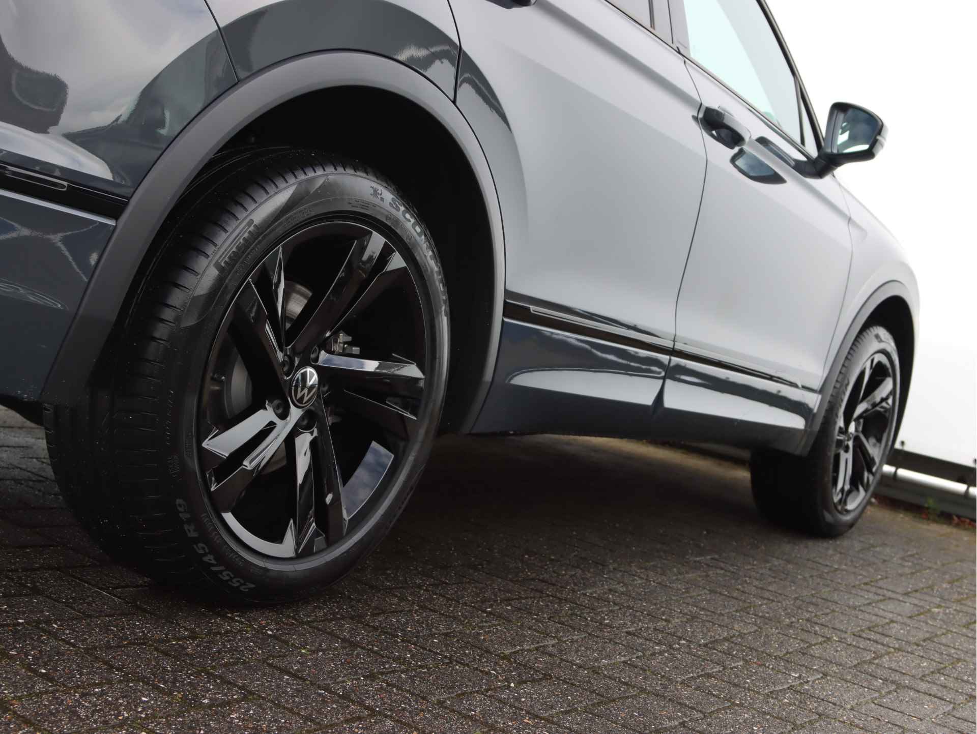 Volkswagen Tiguan 1.4 TSI eHybrid R-Line 245pk DSG | Black Style | Panorama dak | Wegklapbare Trekhaak | 19'' Valencia Velgen | - 19/40