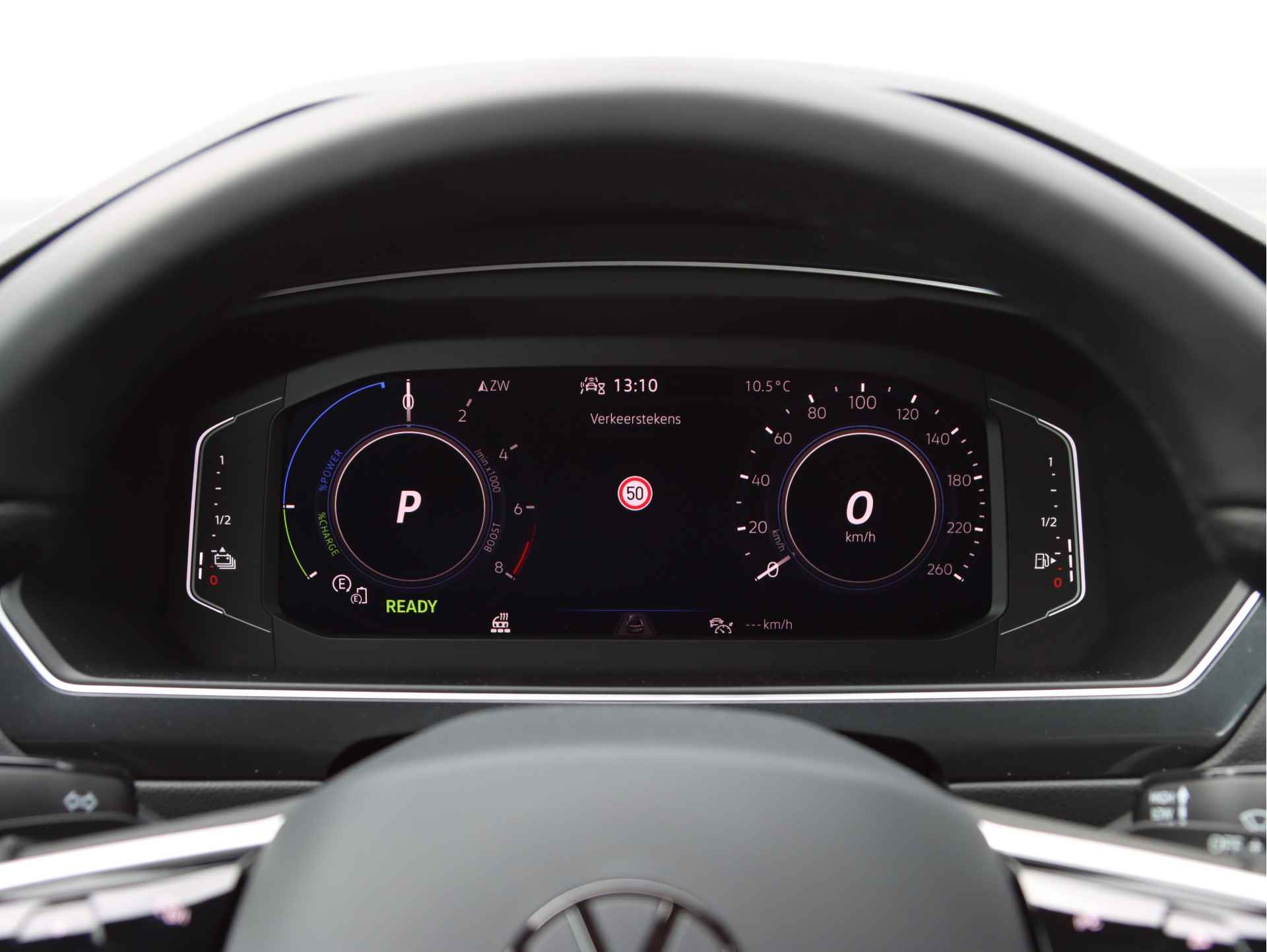Volkswagen Tiguan 1.4 TSI eHybrid R-Line 245pk DSG | Black Style | Panorama dak | Wegklapbare Trekhaak | 19'' Valencia Velgen | - 25/40