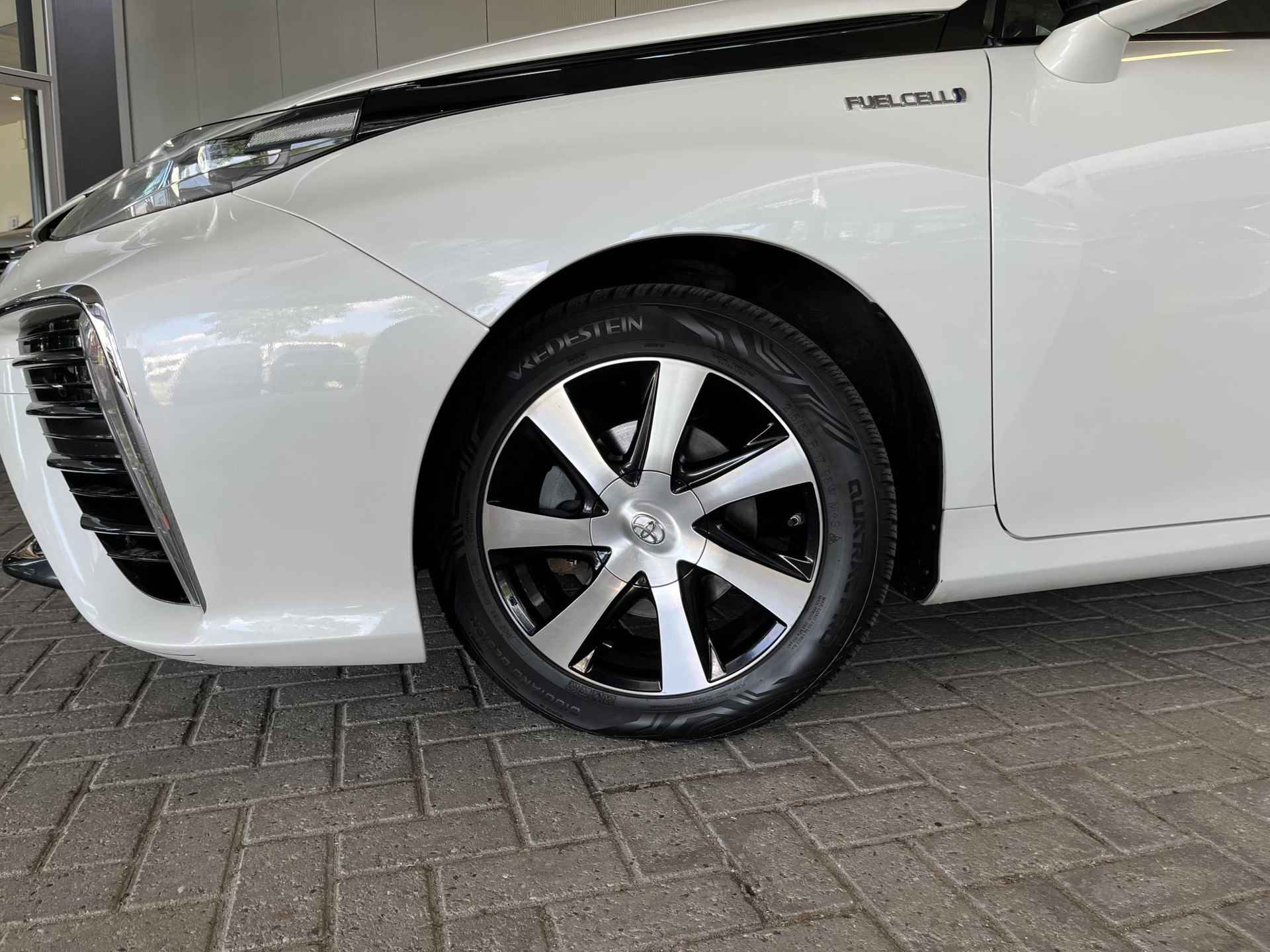 Toyota Mirai FCV Executive - 26/36