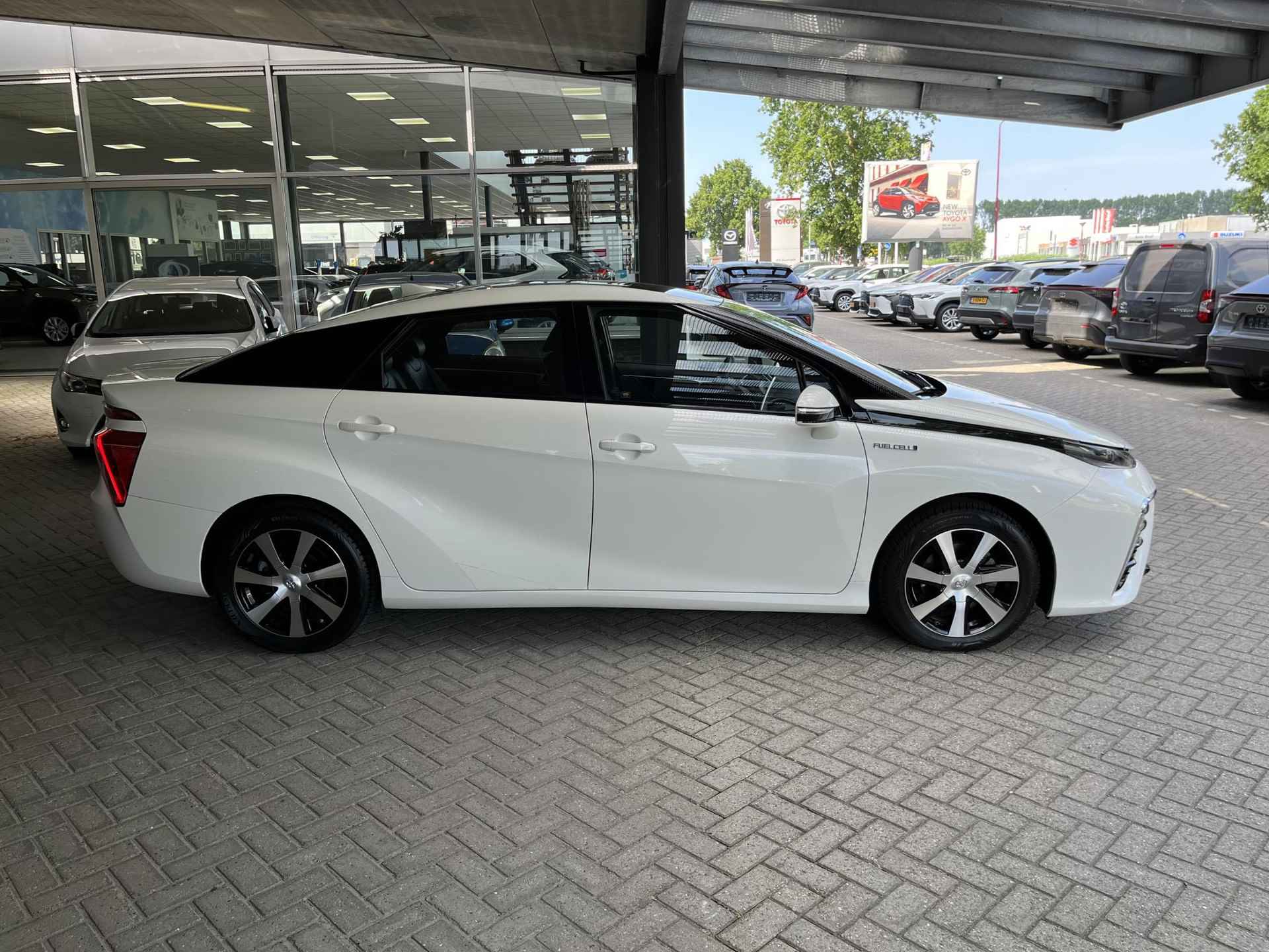 Toyota Mirai FCV Executive - 31/36