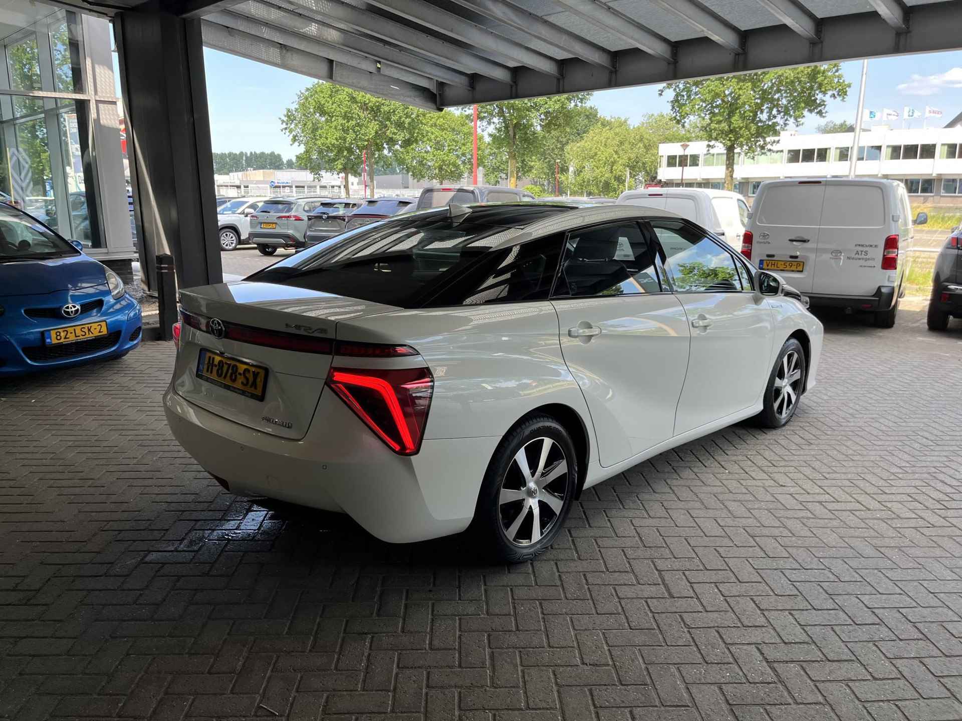 Toyota Mirai FCV Executive - 32/36