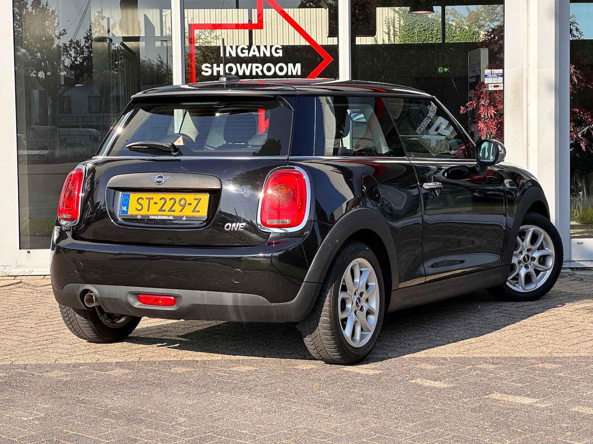 MINI Mini 3-Deurs (f56) 1.5 One First | Navigatie | Airco | Apple CarPlay | Cruise Control - 3/27