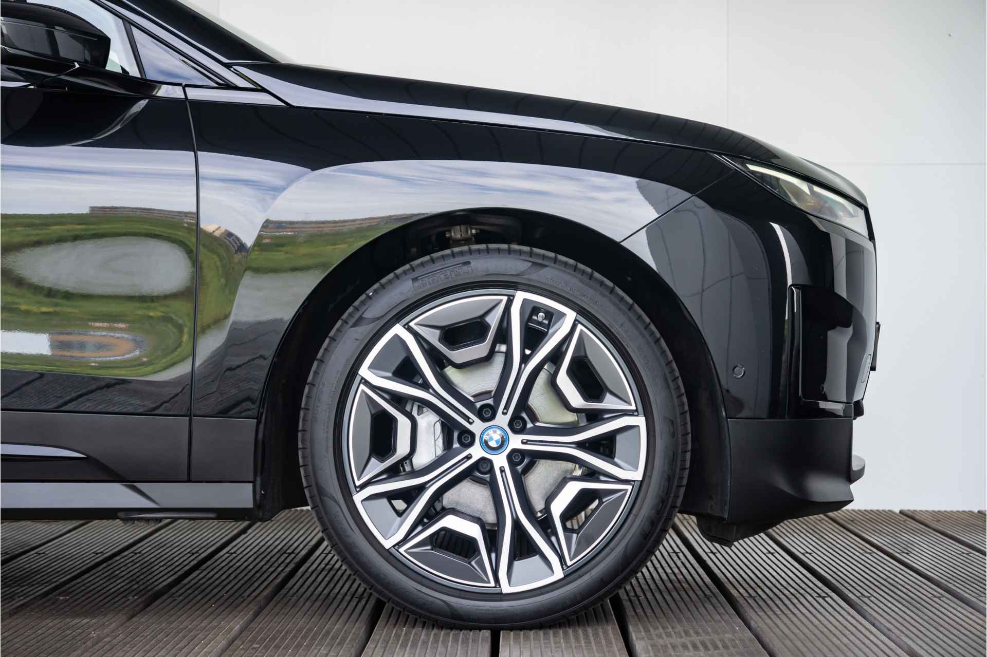 BMW iX xDrive40 Executive 77 kWh / Glazen panoramadak Sky Lounge / Trekhaak / HIFI System Harman Kardon / - 6/43