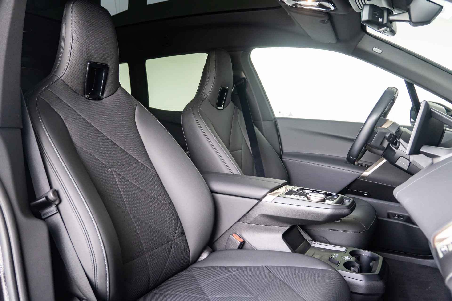 BMW iX xDrive40 Executive 77 kWh / Glazen panoramadak Sky Lounge / Trekhaak / HIFI System Harman Kardon / - 8/43