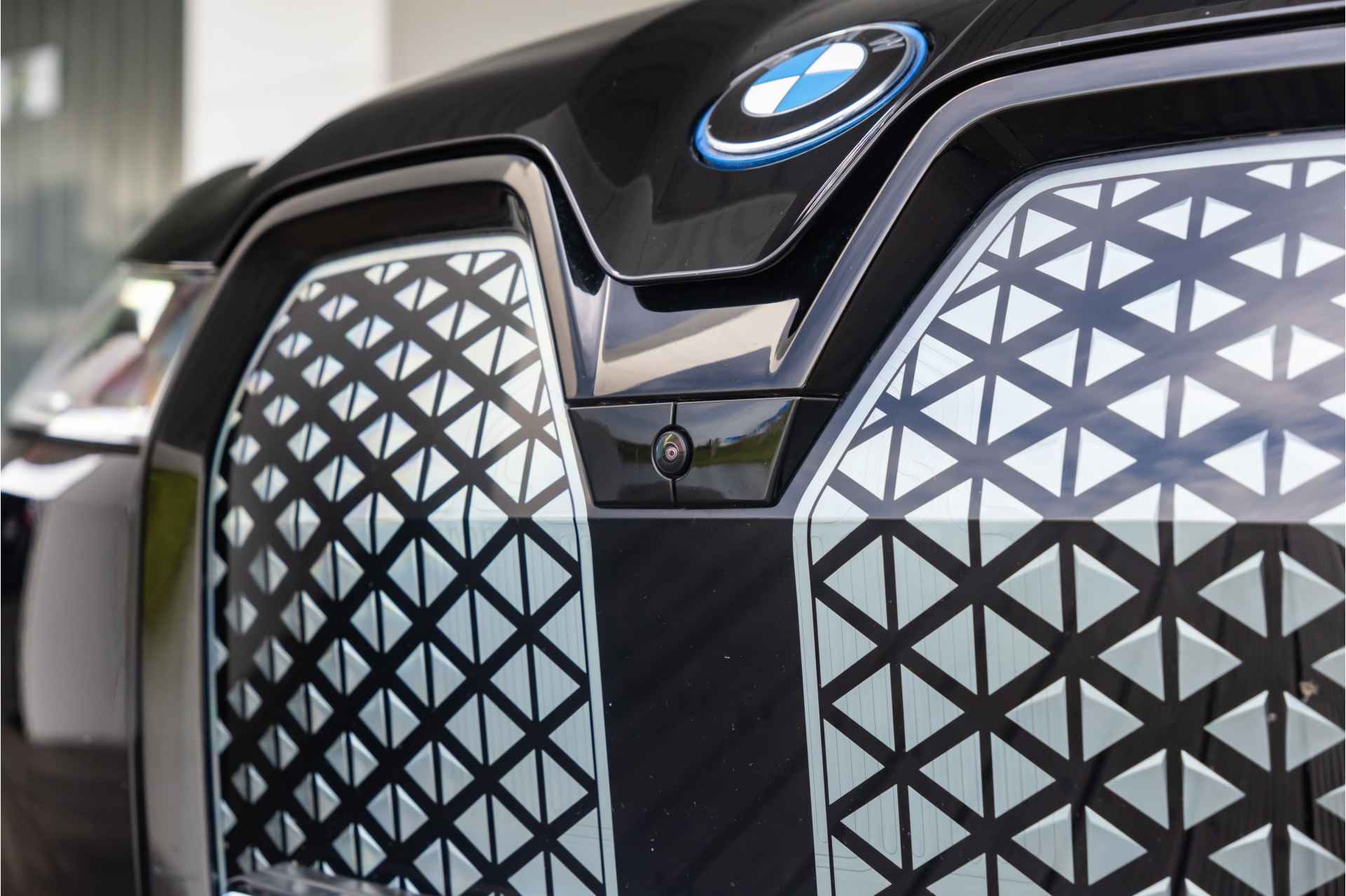 BMW iX xDrive40 Executive 77 kWh / Glazen panoramadak Sky Lounge / Trekhaak / HIFI System Harman Kardon / - 23/43