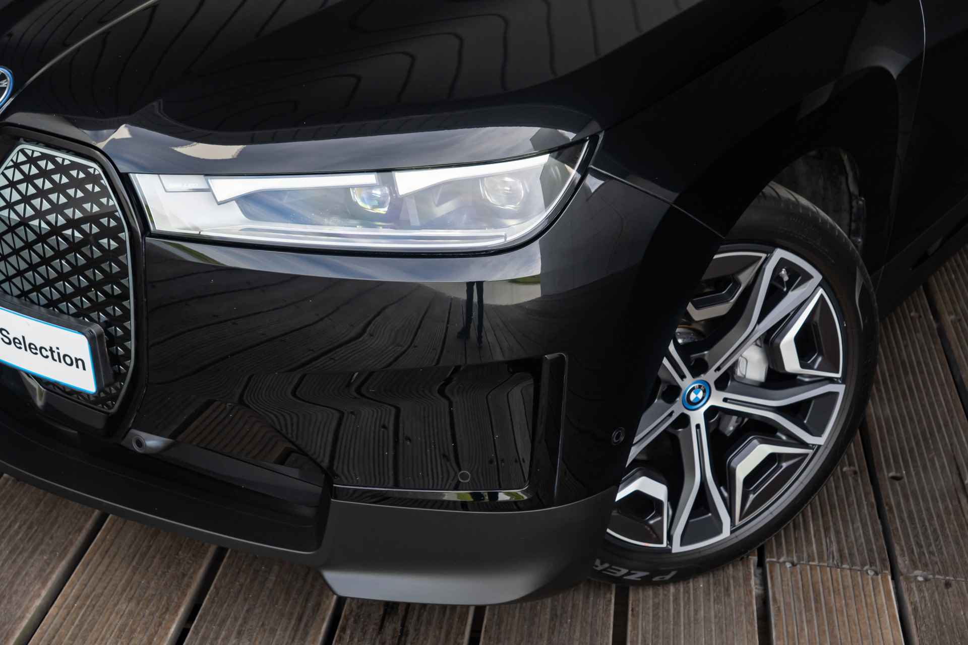 BMW iX xDrive40 Executive 77 kWh / Glazen panoramadak Sky Lounge / Trekhaak / HIFI System Harman Kardon / - 32/43