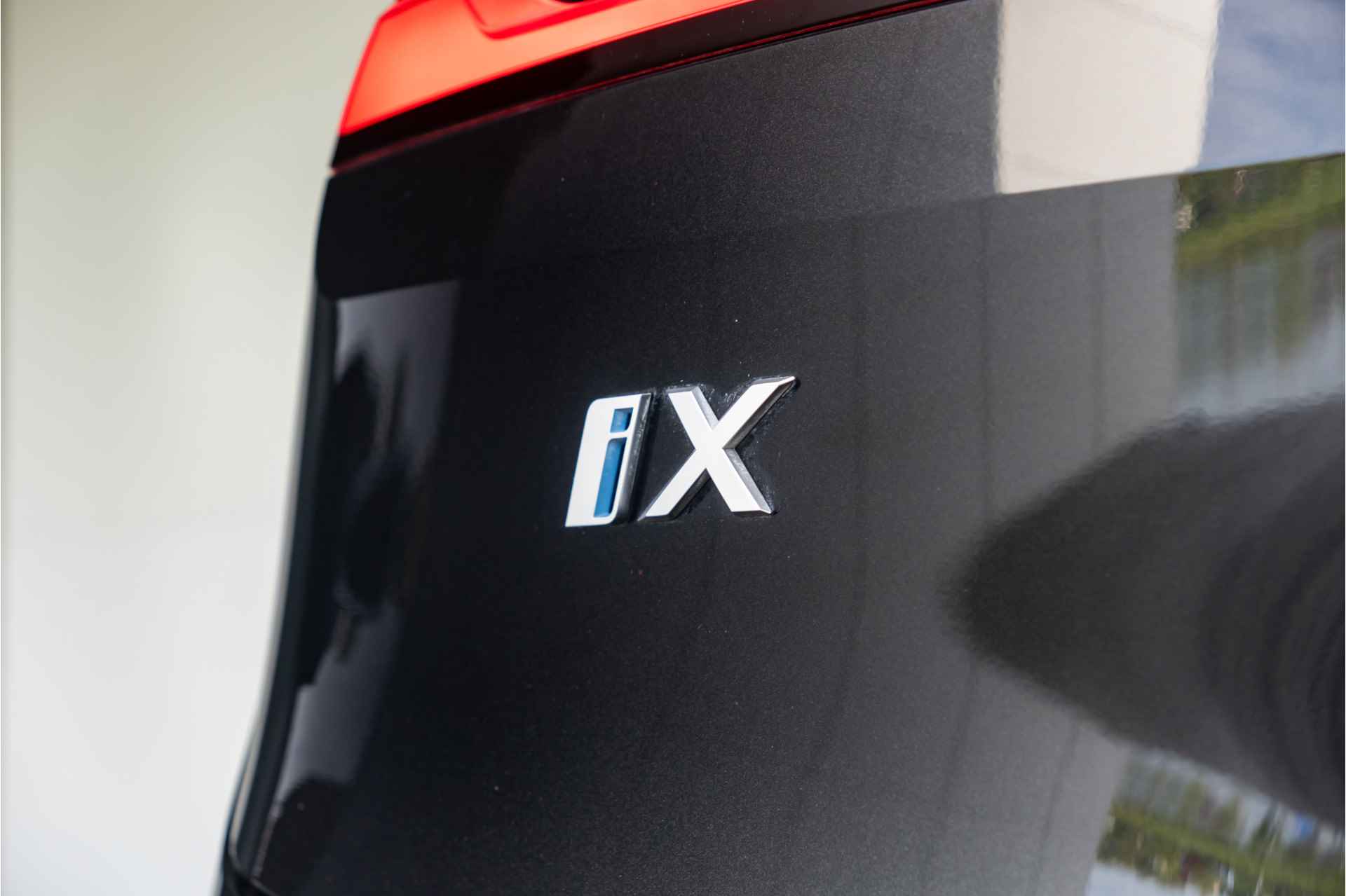 BMW iX xDrive40 Executive 77 kWh / Glazen panoramadak Sky Lounge / Trekhaak / HIFI System Harman Kardon / - 39/43
