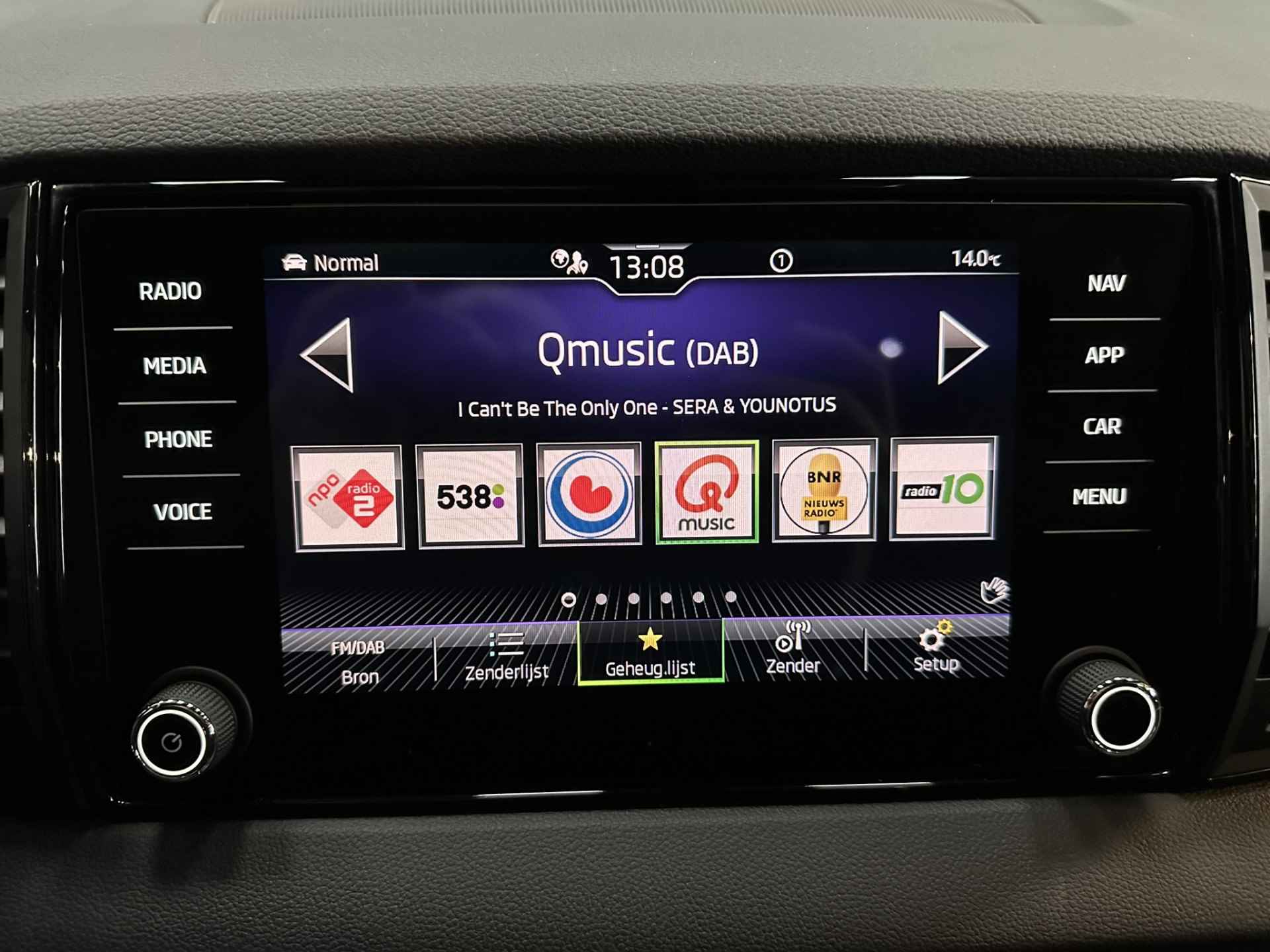 Škoda Karoq 1.5 TSI ACT Sportline Business Airco ECC | Virtual | Panorama | Adaptive Cruise | Canton | LED | Camera | Apple Carplay Android Auto | Isofix | NAP | - 23/52