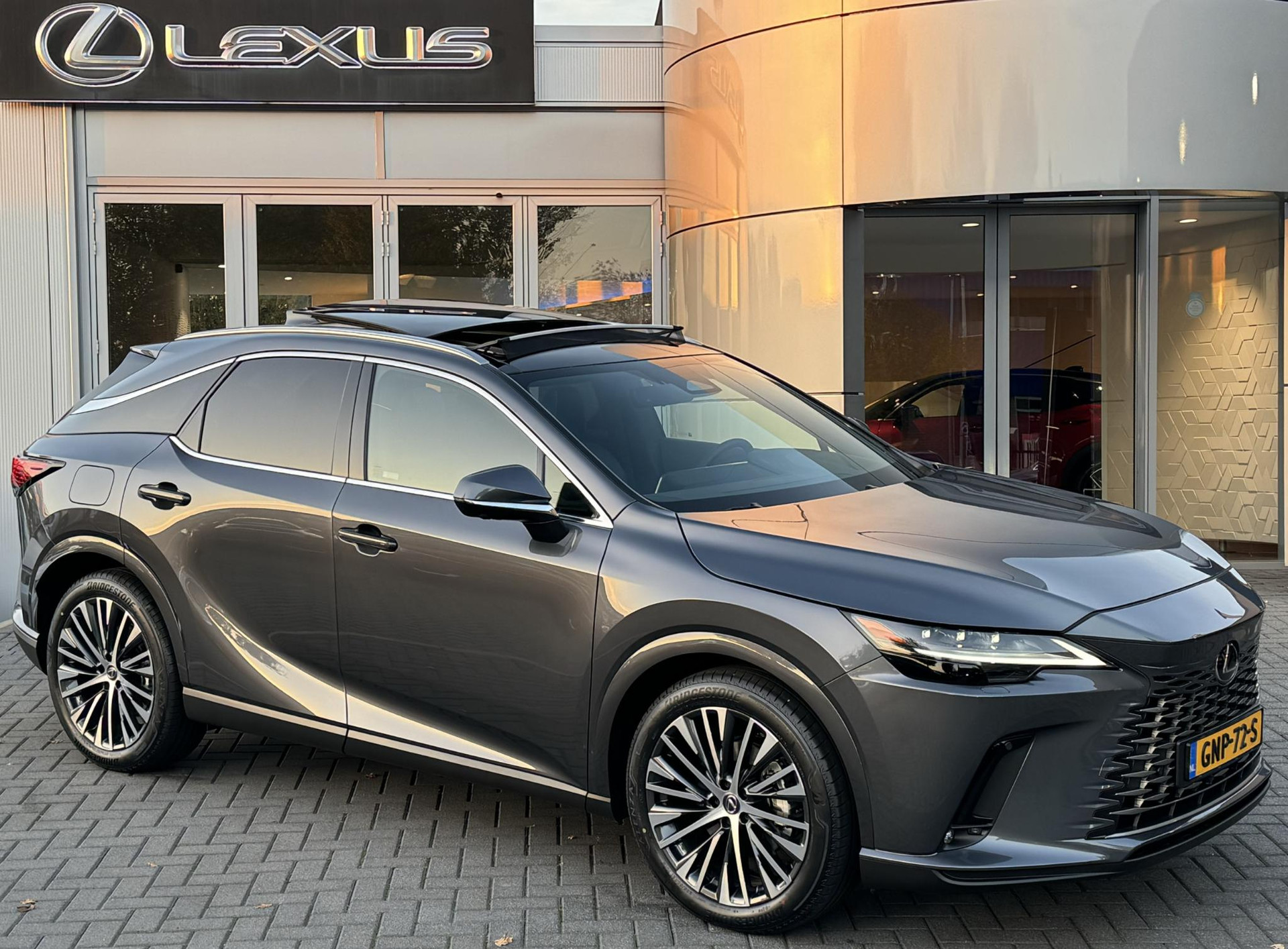 Lexus RX 450h+ Plug-in Hybrid Executive Line NW MODEL SAFETY PACK HUD STOELVENTILATIE SCHUIF/PANO-DAK ELEK-STOELEN TRIPLE-LED