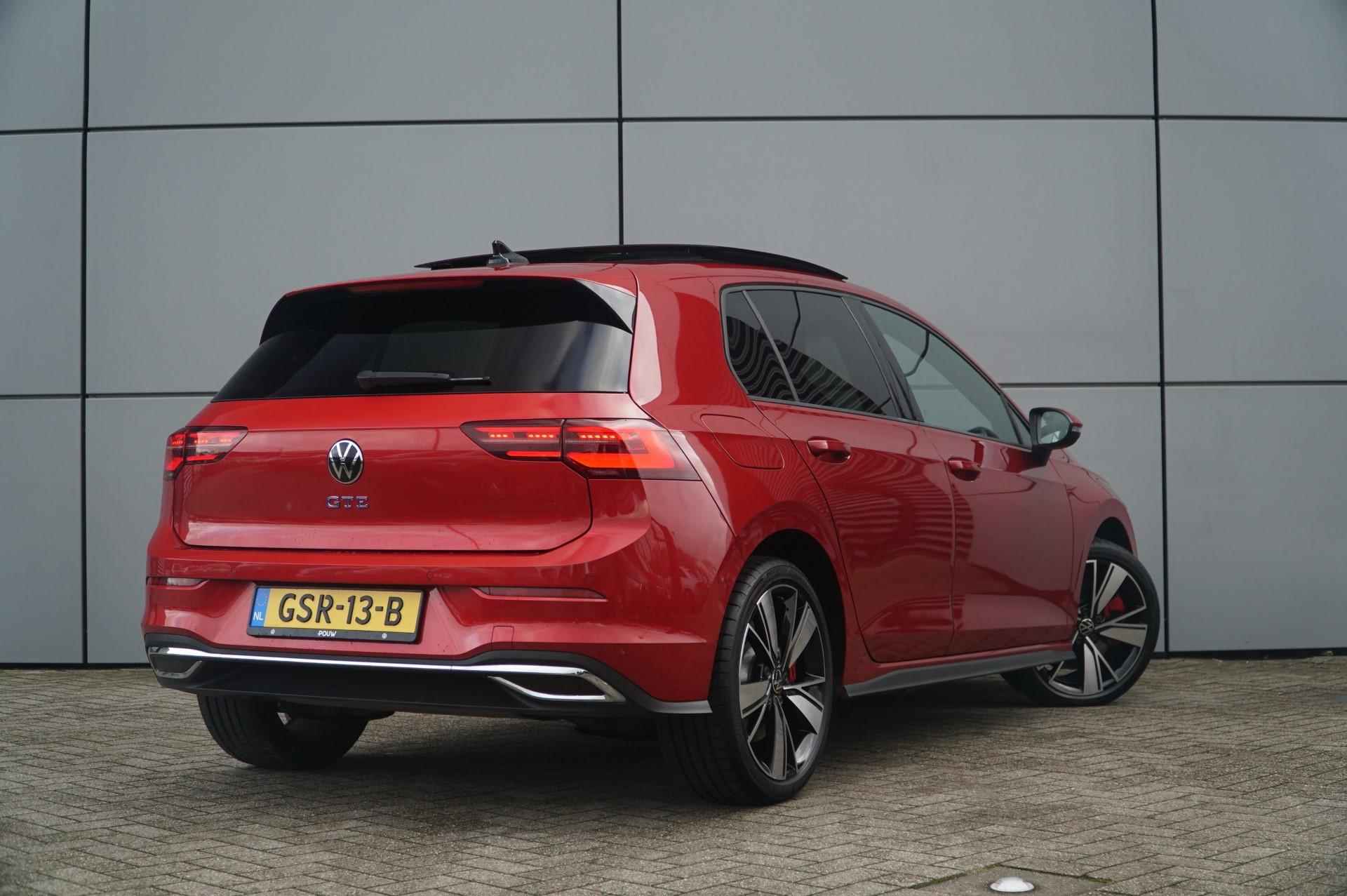 Volkswagen Golf GTE 1.4 245pk DSG eHybrid | Achteruitrijcamera | Panoramadak | Dodehoekdetectie | 18" Velgen - 3/59