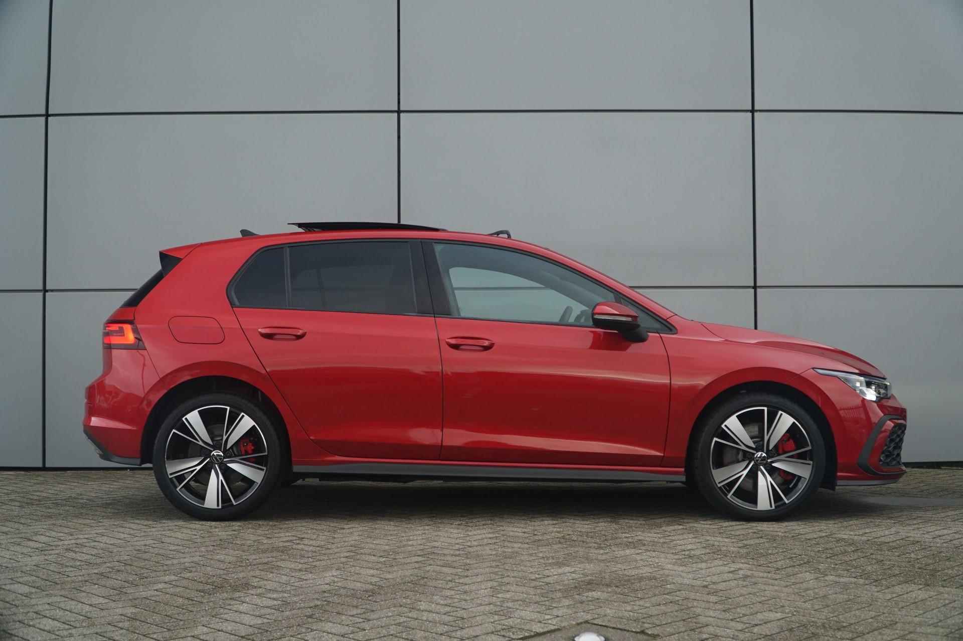 Volkswagen Golf GTE 1.4 245pk DSG eHybrid | Achteruitrijcamera | Panoramadak | Dodehoekdetectie | 18" Velgen - 4/59