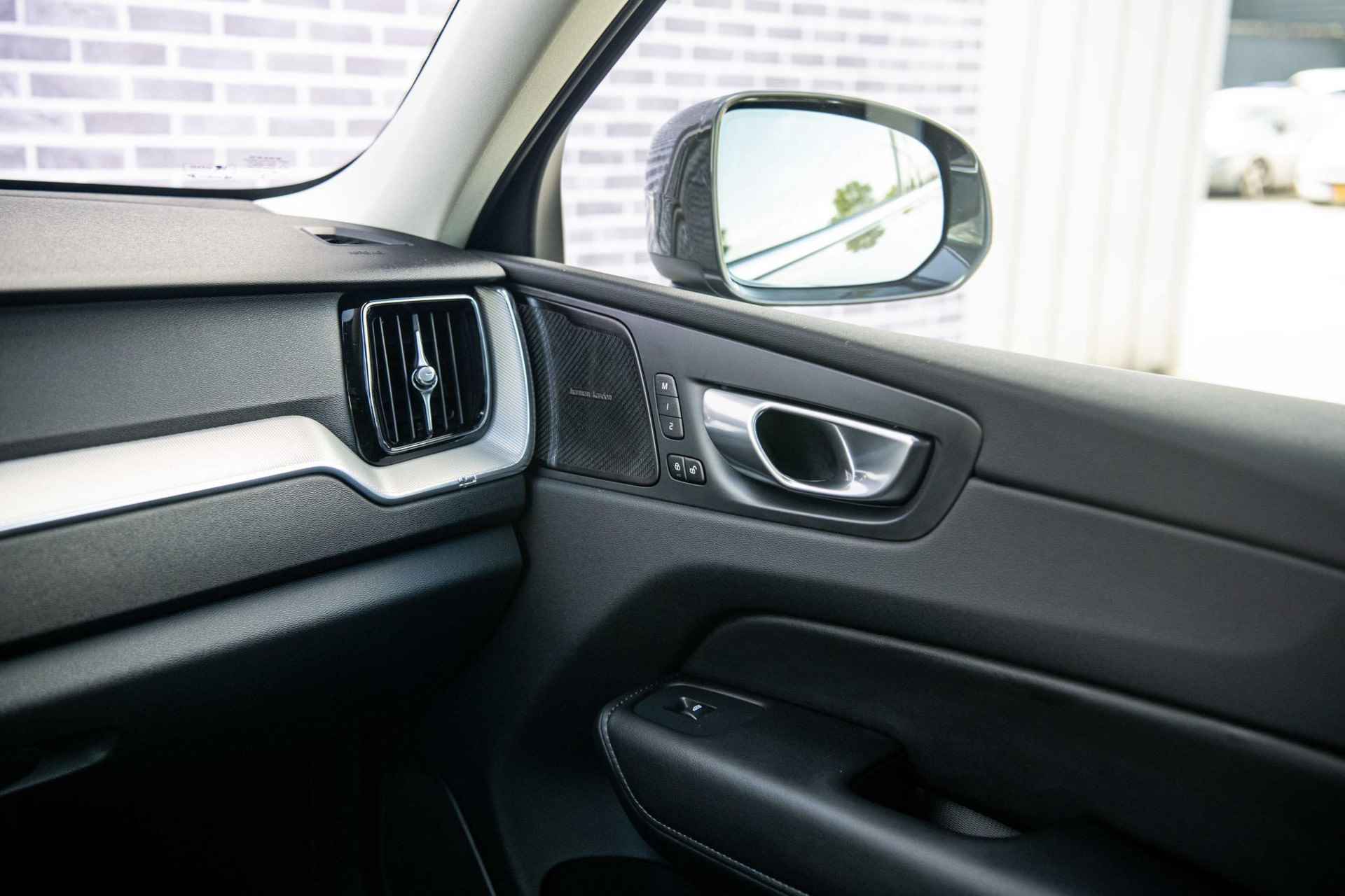 Volvo XC60 2.0 Recharge T8 AWD Plus Bright | Navi | 360 Camera | Adapt. Cruise | Trekhaak | Keyless | DAB+ | BLIS | - 30/43