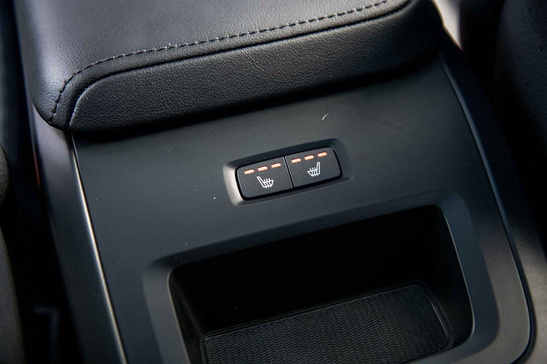 Volvo XC60 2.0 Recharge T8 AWD Plus Bright | Navi | 360 Camera | Adapt. Cruise | Trekhaak | Keyless | DAB+ | BLIS | - 31/43