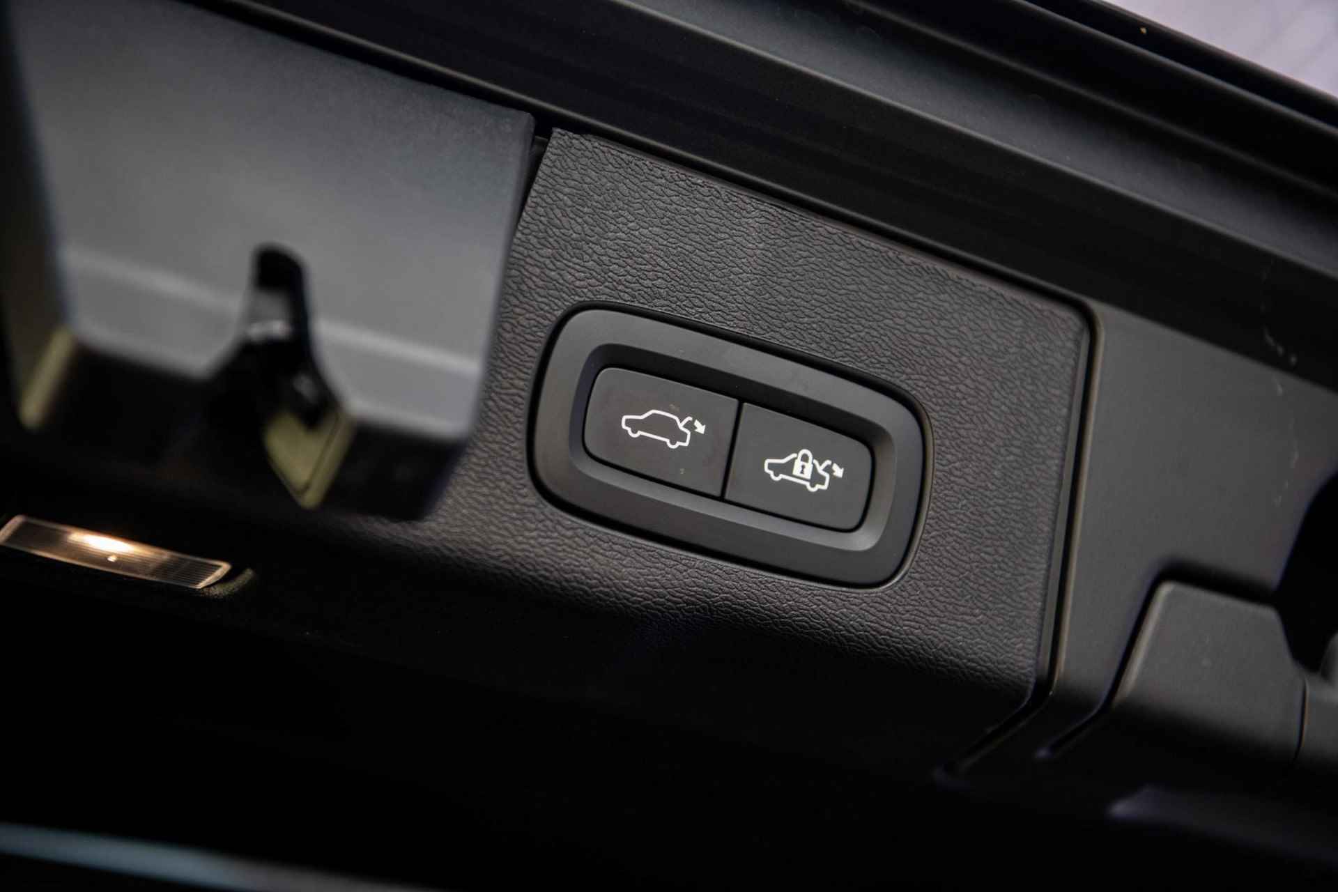 Volvo XC60 2.0 Recharge T8 AWD Plus Bright | Navi | 360 Camera | Adapt. Cruise | Trekhaak | Keyless | DAB+ | BLIS | - 41/43