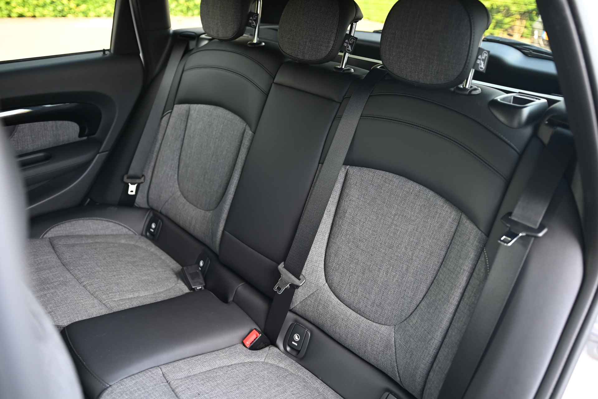 MINI Clubman Cooper S Classic Automaat / Achteruitrijcamera / LED / Comfortstoelen / Comfort Access / Stoelverwarming - 18/27