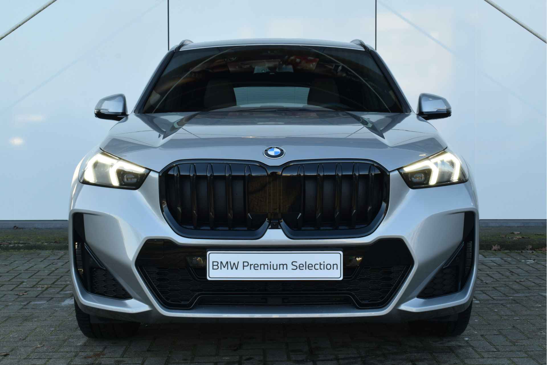 BMW X1 sDrive20i High Executive M Sport Automaat / Panoramadak / Trekhaak / Sportstoelen / Stoelverwarming / Adaptieve LED / Head-Up / Harman Kardon / Live Cockpit Professional - 8/33