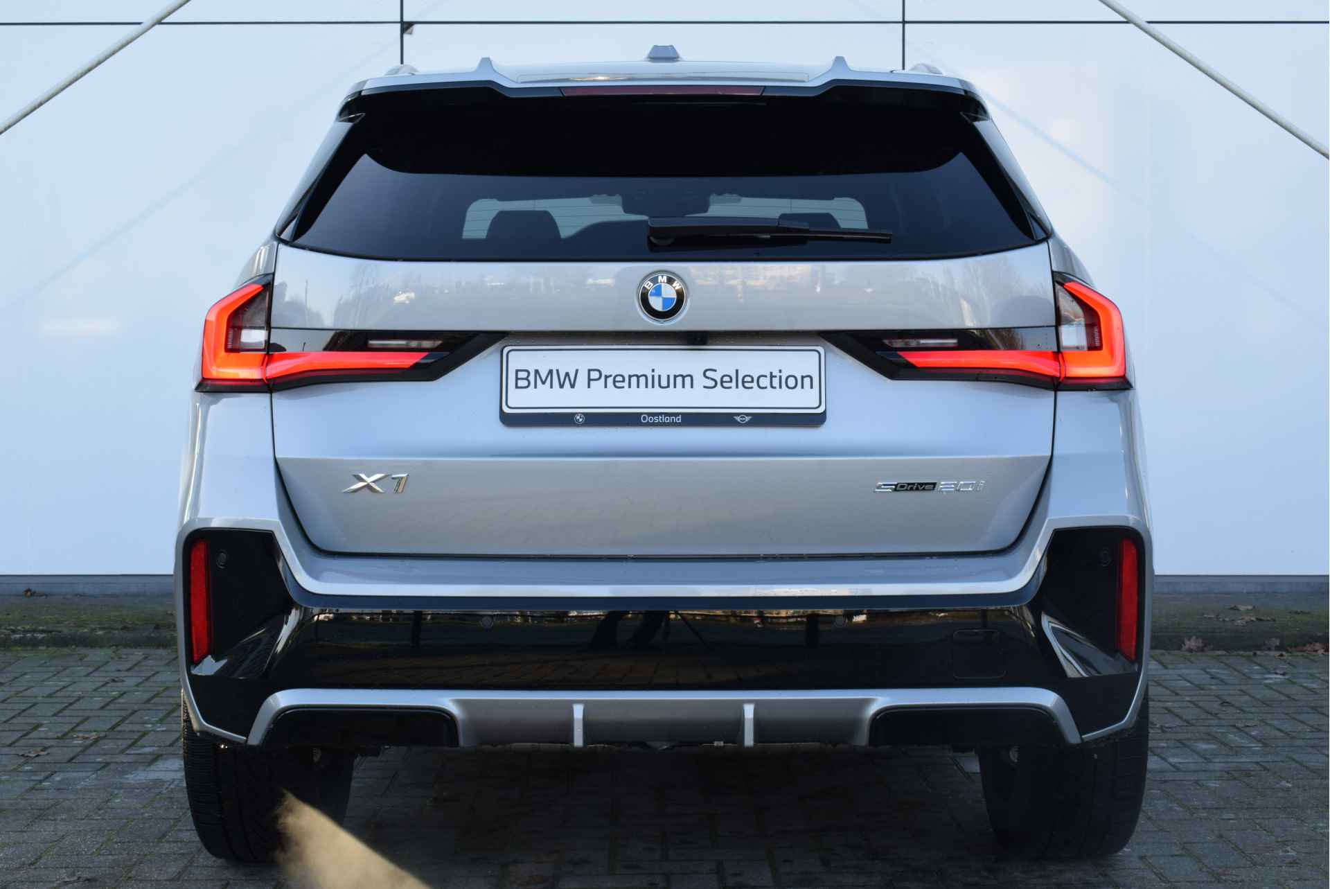 BMW X1 sDrive20i High Executive M Sport Automaat / Panoramadak / Trekhaak / Sportstoelen / Stoelverwarming / Adaptieve LED / Head-Up / Harman Kardon / Live Cockpit Professional - 9/33