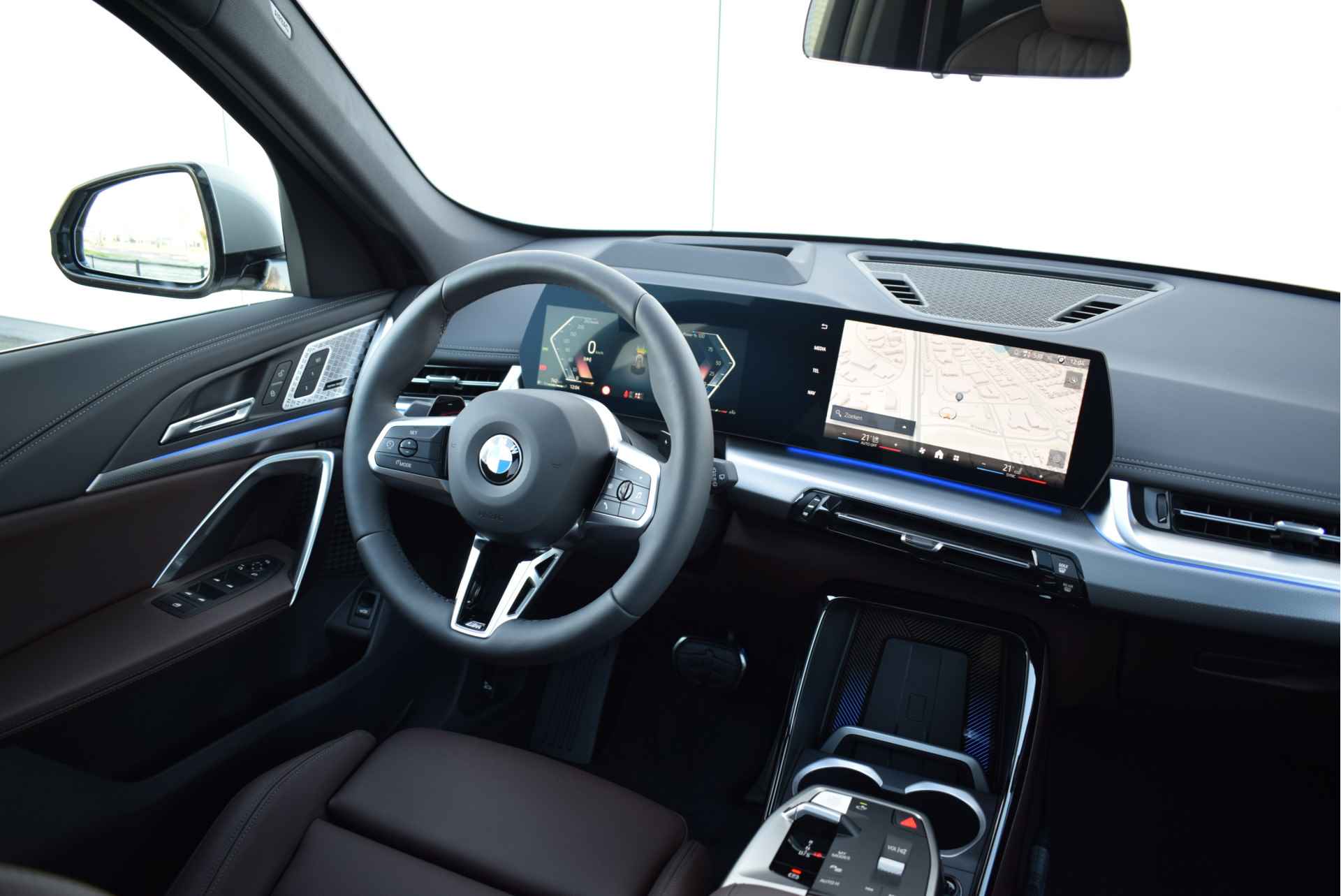 BMW X1 sDrive20i High Executive M Sport Automaat / Panoramadak / Trekhaak / Sportstoelen / Stoelverwarming / Adaptieve LED / Head-Up / Harman Kardon / Live Cockpit Professional - 16/33