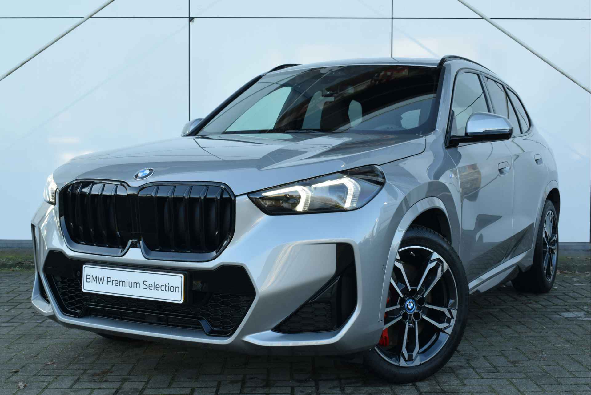 BMW X1 sDrive20i High Executive M Sport Automaat / Panoramadak / Trekhaak / Sportstoelen / Stoelverwarming / Adaptieve LED / Head-Up / Harman Kardon / Live Cockpit Professional - 33/33