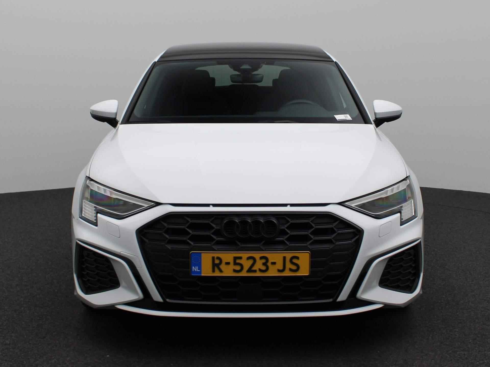 Audi A3 Sportback 45 TFSI e S edition Competition | S-Line | Navigatie | Panoramadak | 19 inch | Trekhaak | Stoelverwarming | LED | - 4/43
