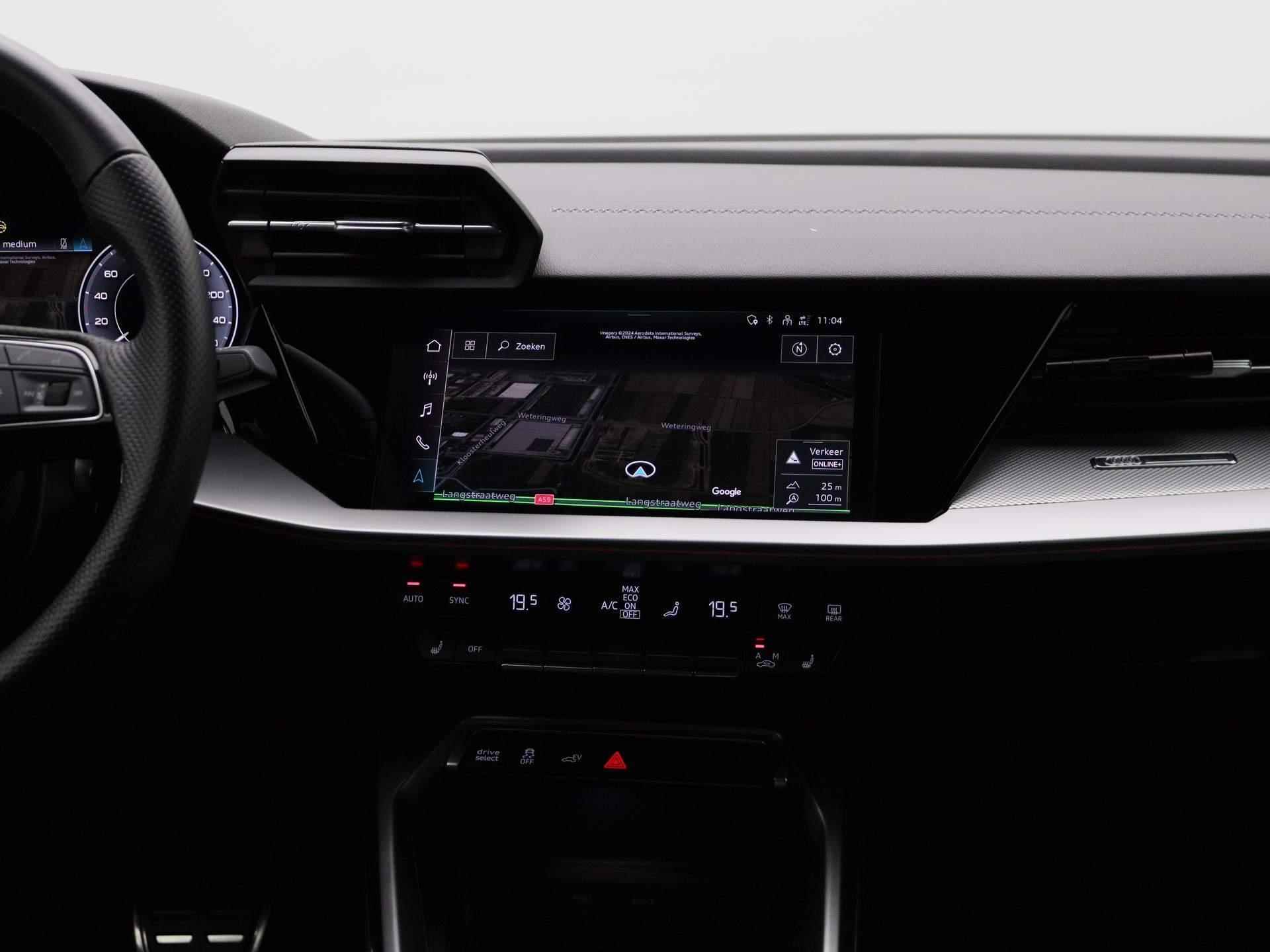 Audi A3 Sportback 45 TFSI e S edition Competition | S-Line | Navigatie | Panoramadak | 19 inch | Trekhaak | Stoelverwarming | LED | - 10/43
