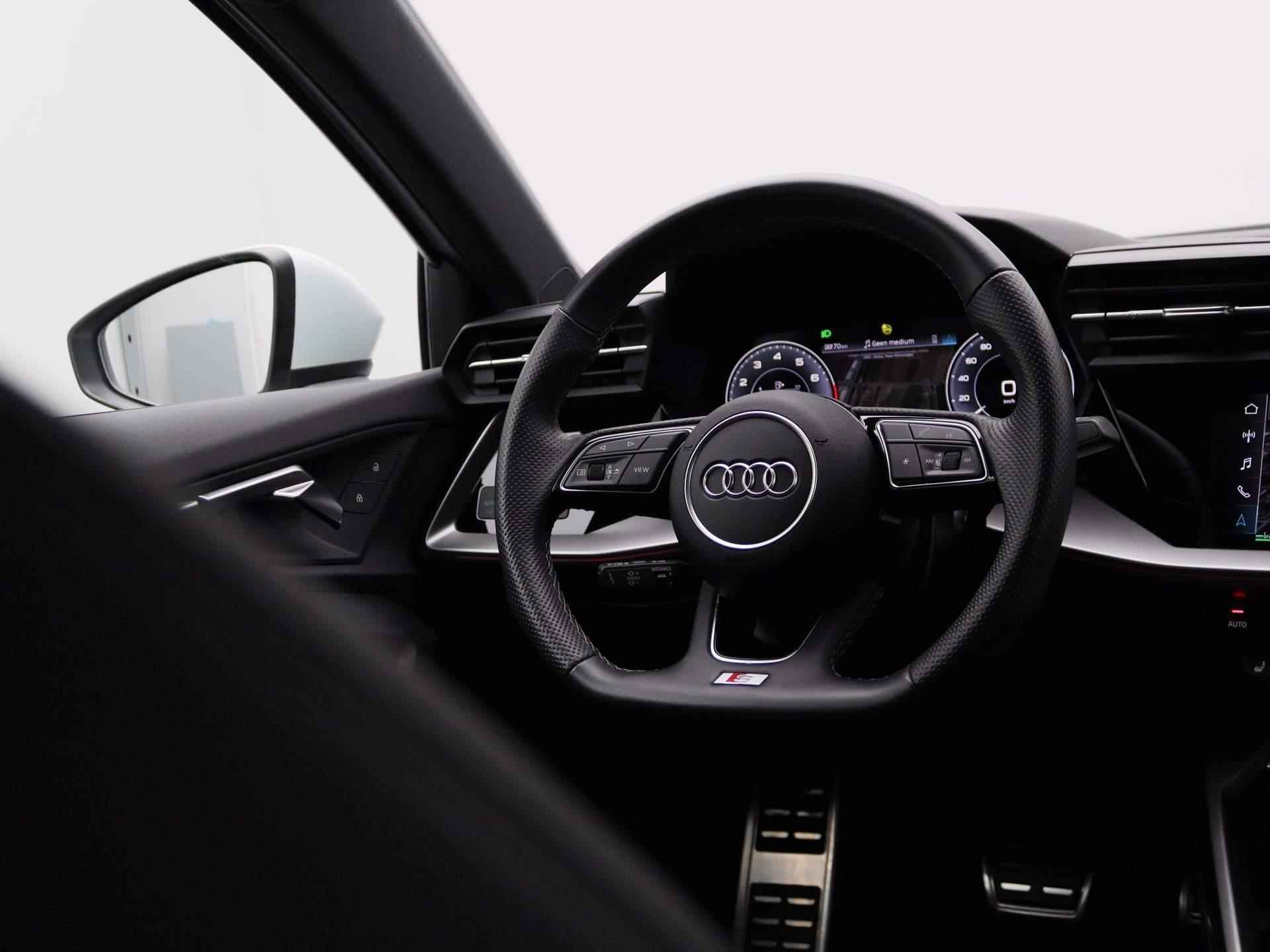 Audi A3 Sportback 45 TFSI e S edition Competition | S-Line | Navigatie | Panoramadak | 19 inch | Trekhaak | Stoelverwarming | LED | - 12/43