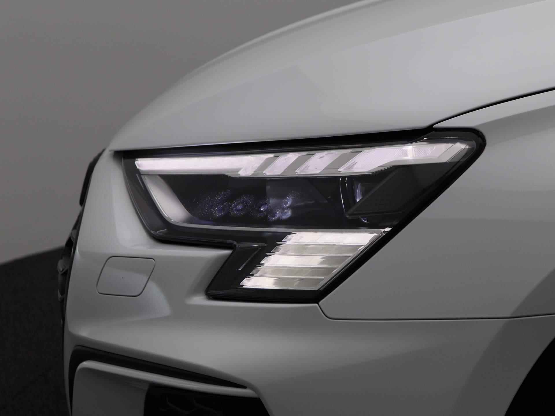 Audi A3 Sportback 45 TFSI e S edition Competition | S-Line | Navigatie | Panoramadak | 19 inch | Trekhaak | Stoelverwarming | LED | - 18/43