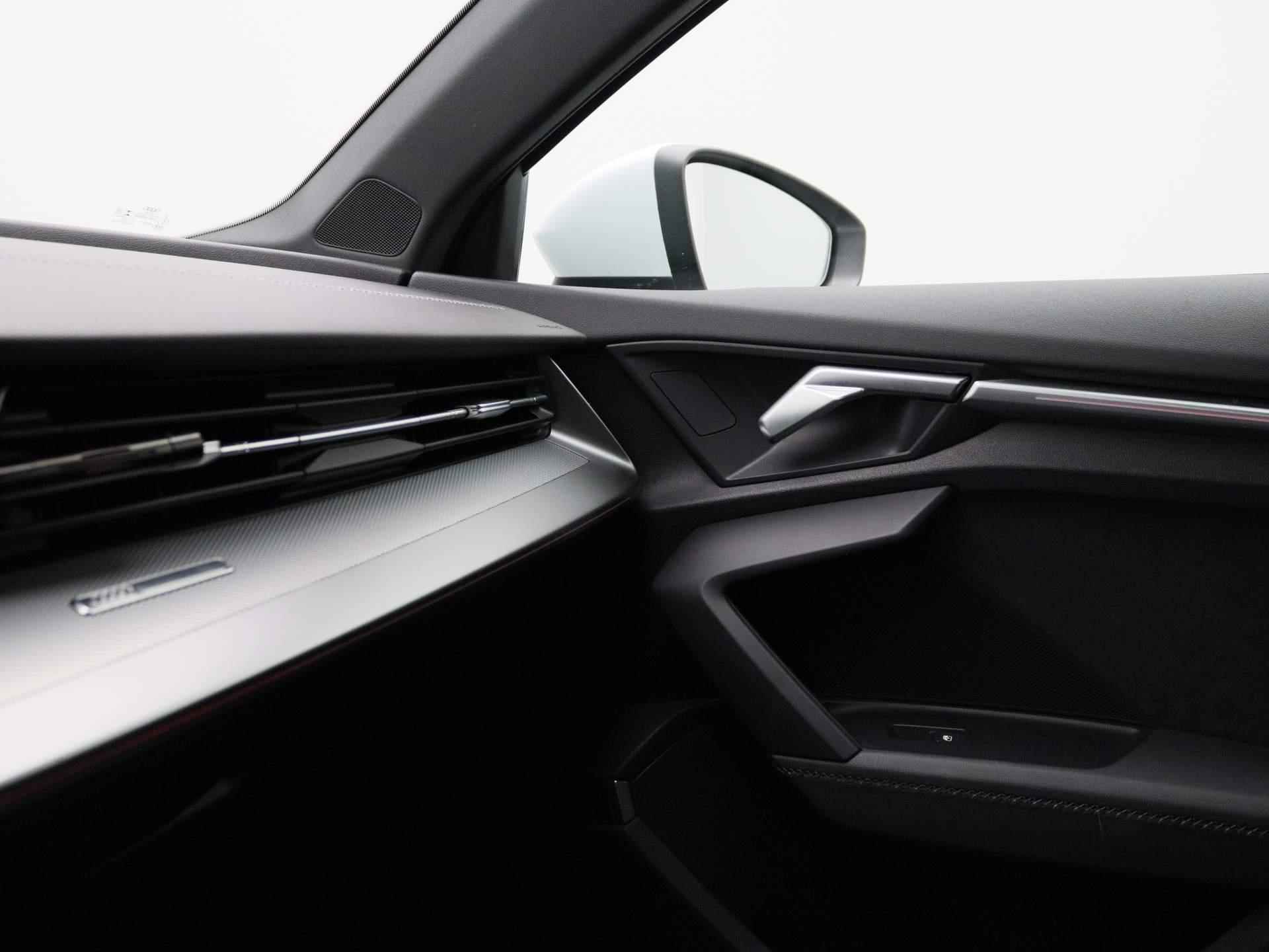 Audi A3 Sportback 45 TFSI e S edition Competition | S-Line | Navigatie | Panoramadak | 19 inch | Trekhaak | Stoelverwarming | LED | - 30/43