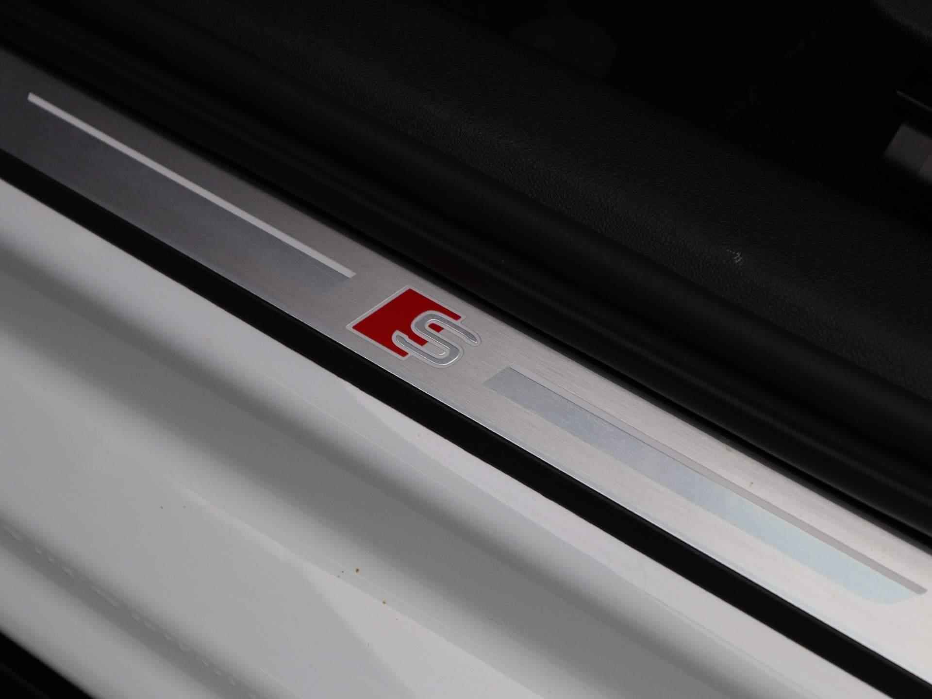 Audi A3 Sportback 45 TFSI e S edition Competition | S-Line | Navigatie | Panoramadak | 19 inch | Trekhaak | Stoelverwarming | LED | - 35/43