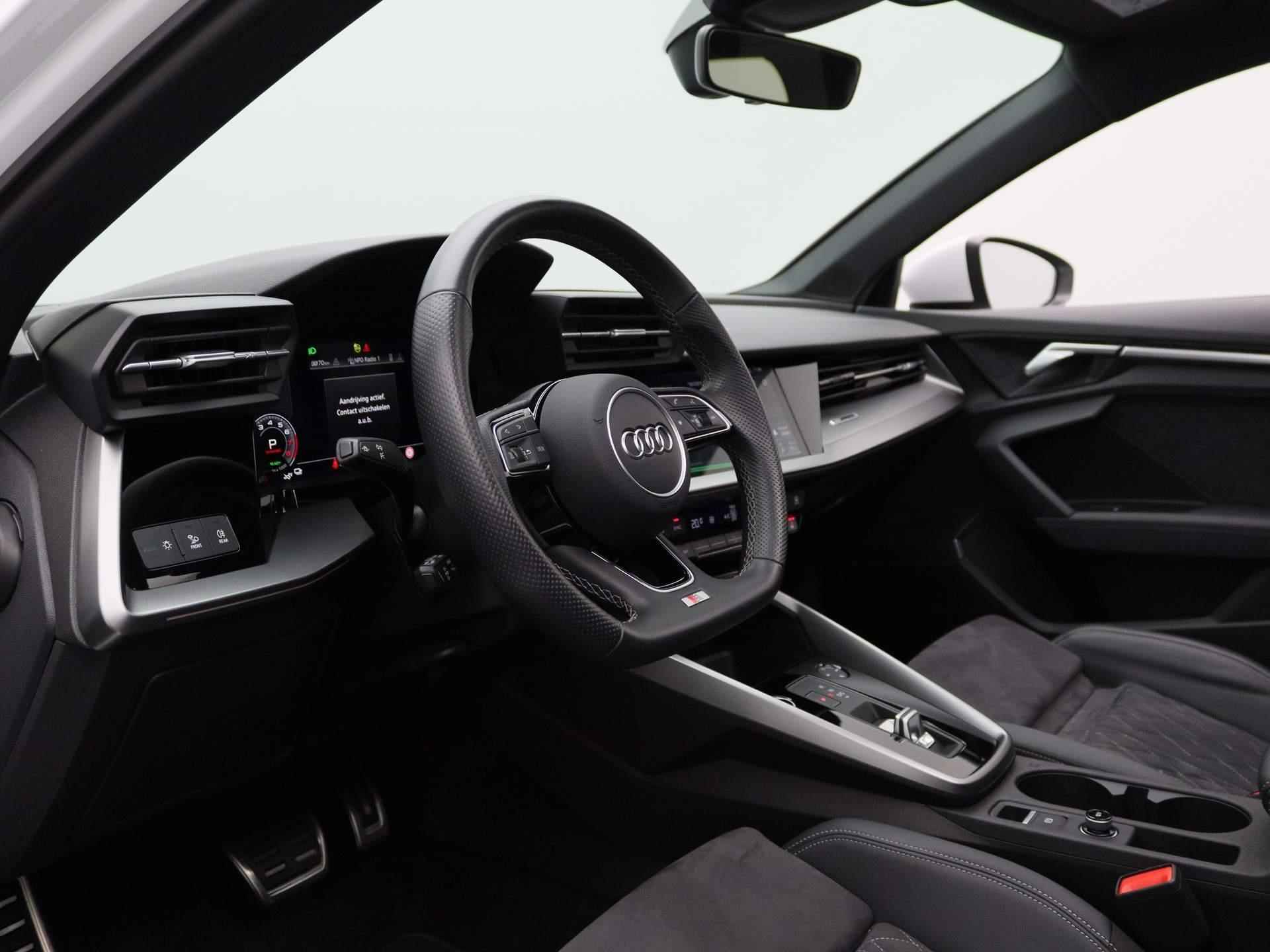 Audi A3 Sportback 45 TFSI e S edition Competition | S-Line | Navigatie | Panoramadak | 19 inch | Trekhaak | Stoelverwarming | LED | - 36/43
