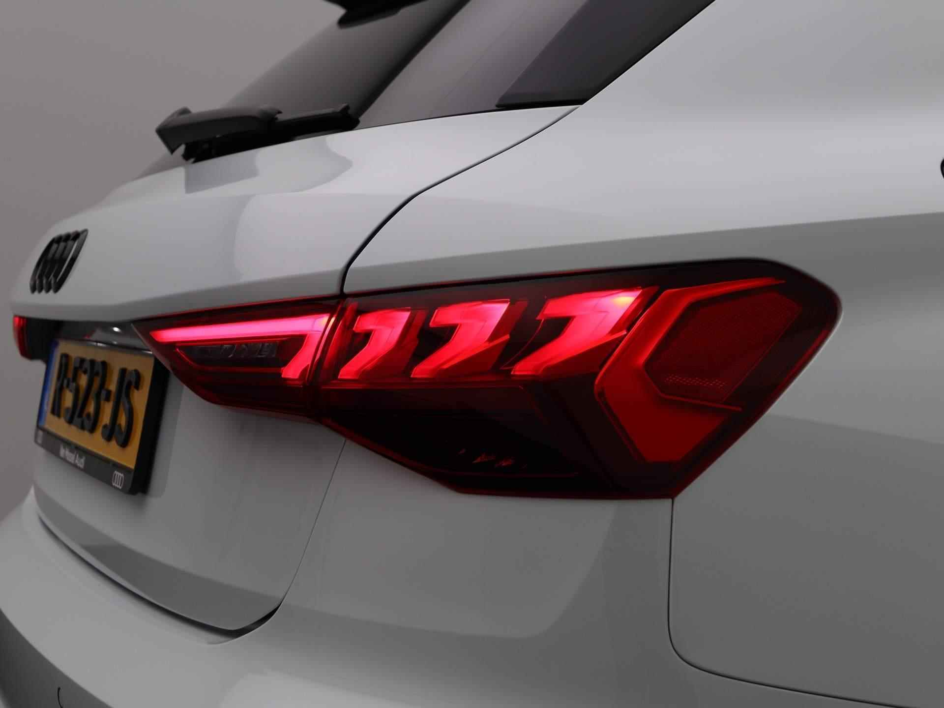 Audi A3 Sportback 45 TFSI e S edition Competition | S-Line | Navigatie | Panoramadak | 19 inch | Trekhaak | Stoelverwarming | LED | - 37/43