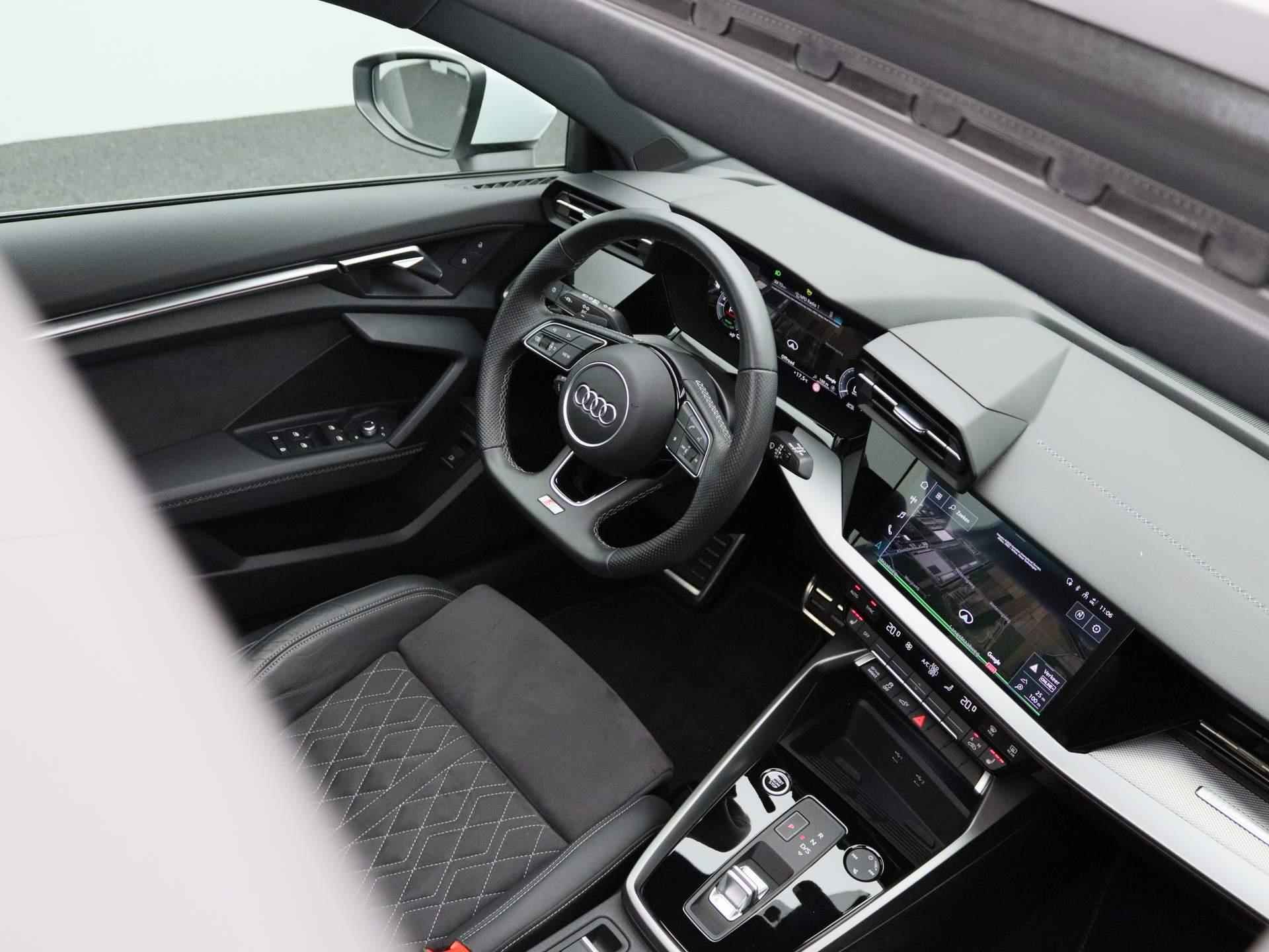 Audi A3 Sportback 45 TFSI e S edition Competition | S-Line | Navigatie | Panoramadak | 19 inch | Trekhaak | Stoelverwarming | LED | - 40/43