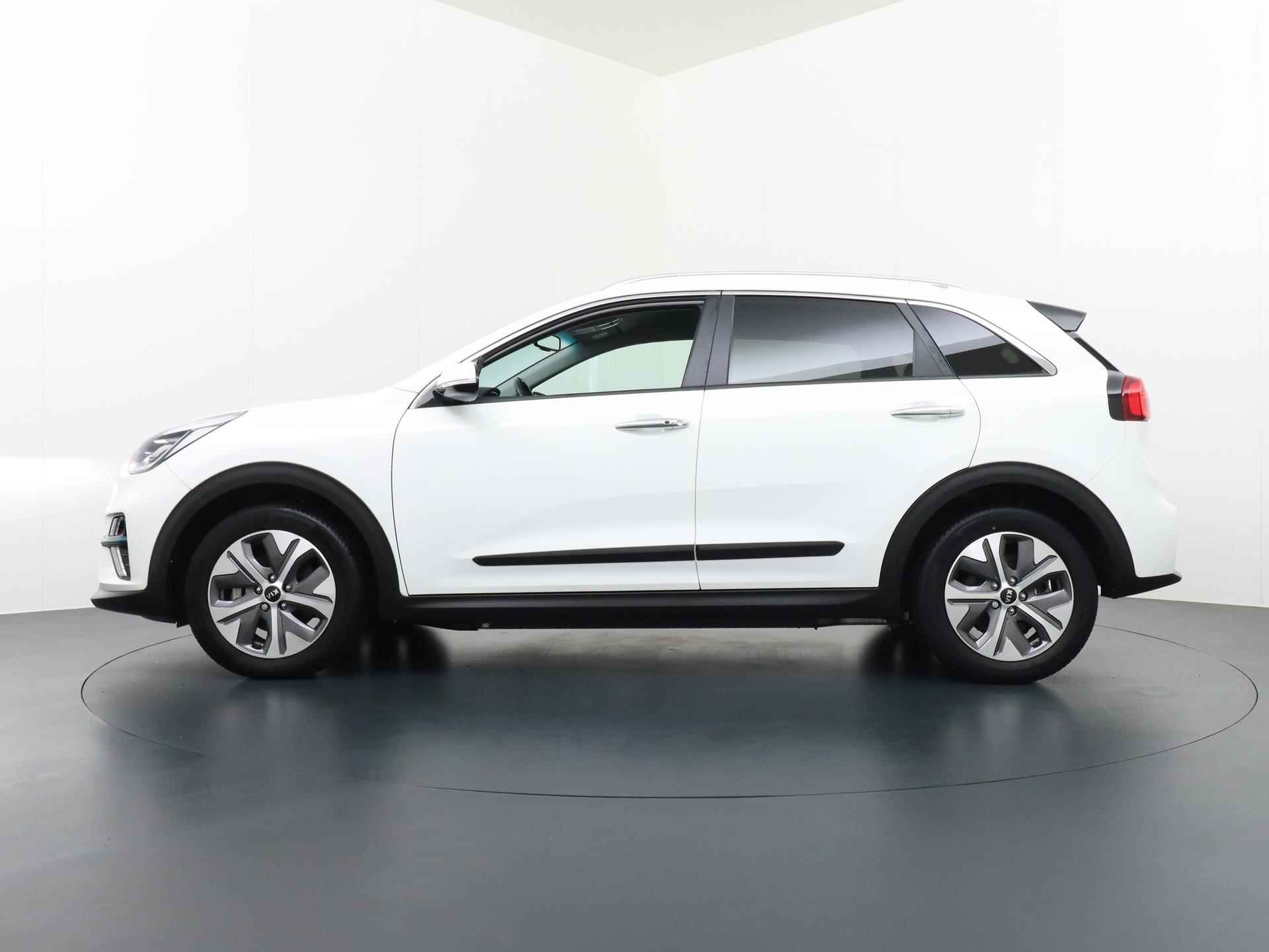 Kia E-Niro Executive Line 64 kWh VAN 25.900 ,- VOOR 23.877,- EINDEJAARSVOORDEEL: 2.570,-|ORIG. NL. NAP KM.|KIA GARANTIE T/M 6-2027 - 5/48