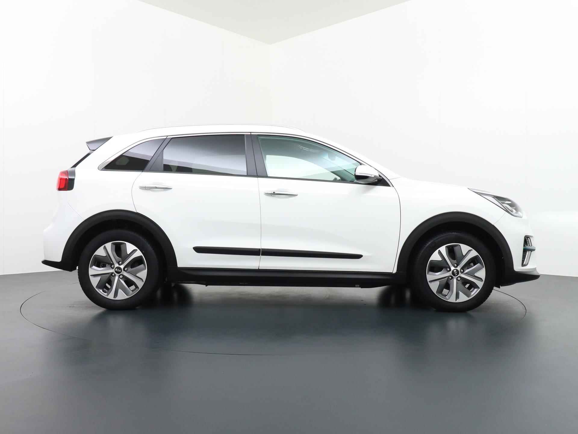 Kia E-Niro Executive Line 64 kWh VAN 25.900 ,- VOOR 23.877,- EINDEJAARSVOORDEEL: 2.570,-|ORIG. NL. NAP KM.|KIA GARANTIE T/M 6-2027 - 9/48