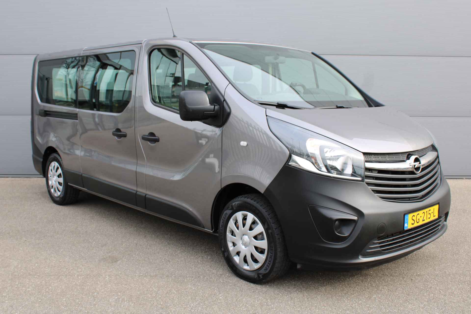 Opel Vivaro 1.6T 125 pk L2H1 | 9-pers. | Navi | Dealer onderhouden | Side-bars | Parkeerhulp | Airco | Start/Stop - 4/34