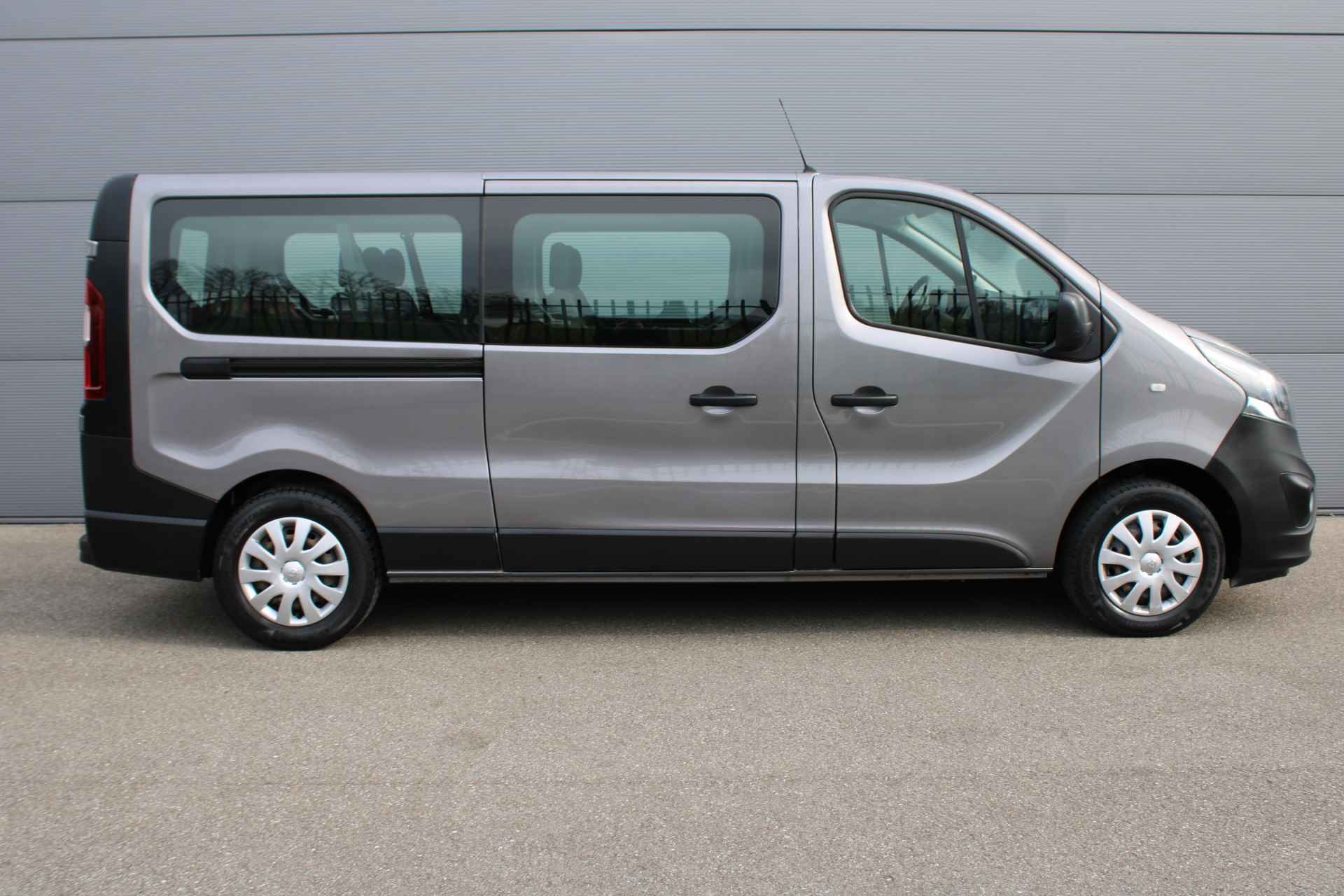 Opel Vivaro 1.6T 125 pk L2H1 | 9-pers. | Navi | Dealer onderhouden | Side-bars | Parkeerhulp | Airco | Start/Stop - 5/34