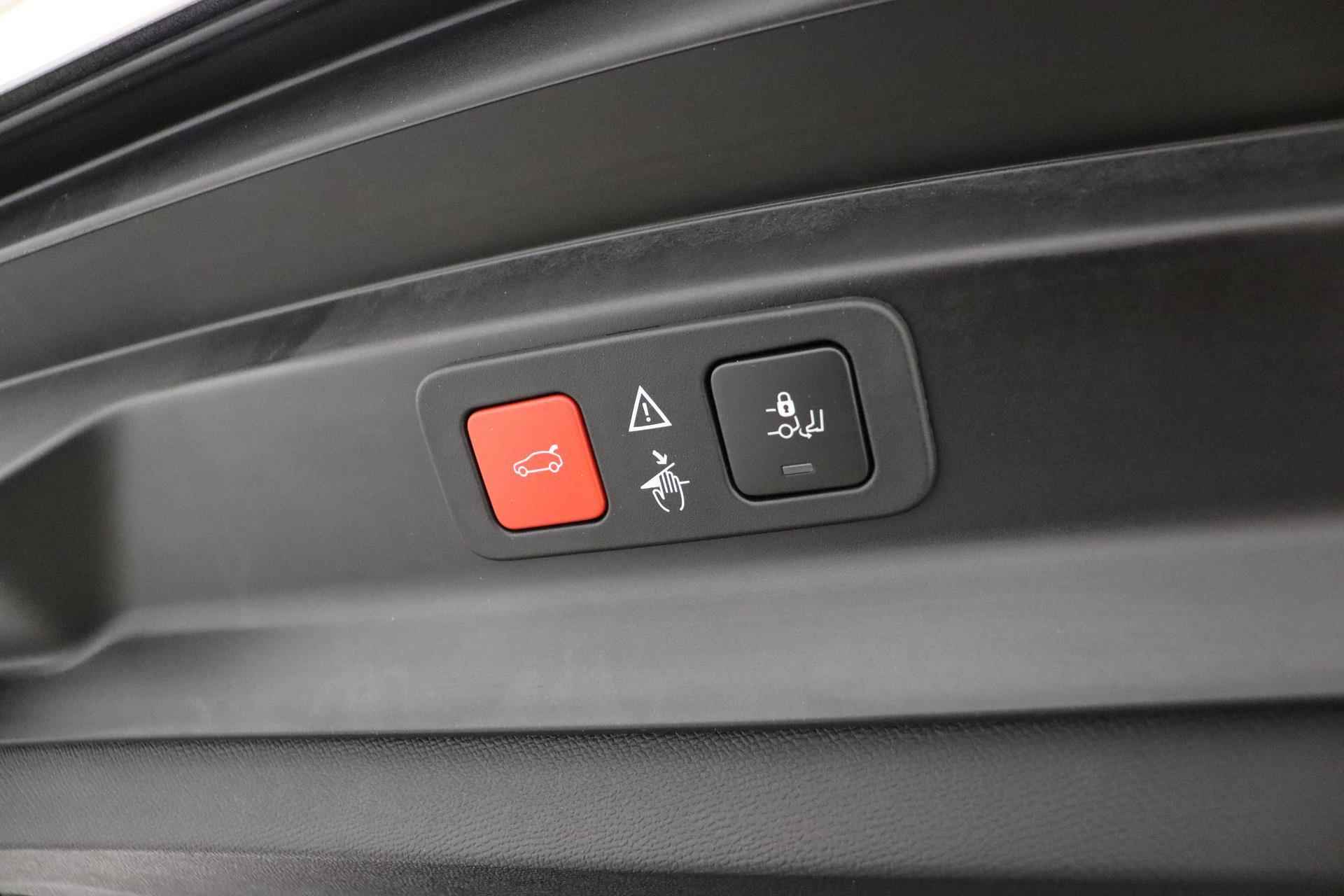 Peugeot 5008 1.2 PureTech GT | Automaat | Panoramadak | 7 persoons | Navigatie | Lichtmetalen velgen | Achteruitrijcamera | Parkeersensoren voor en achter | Cruise control - 17/40