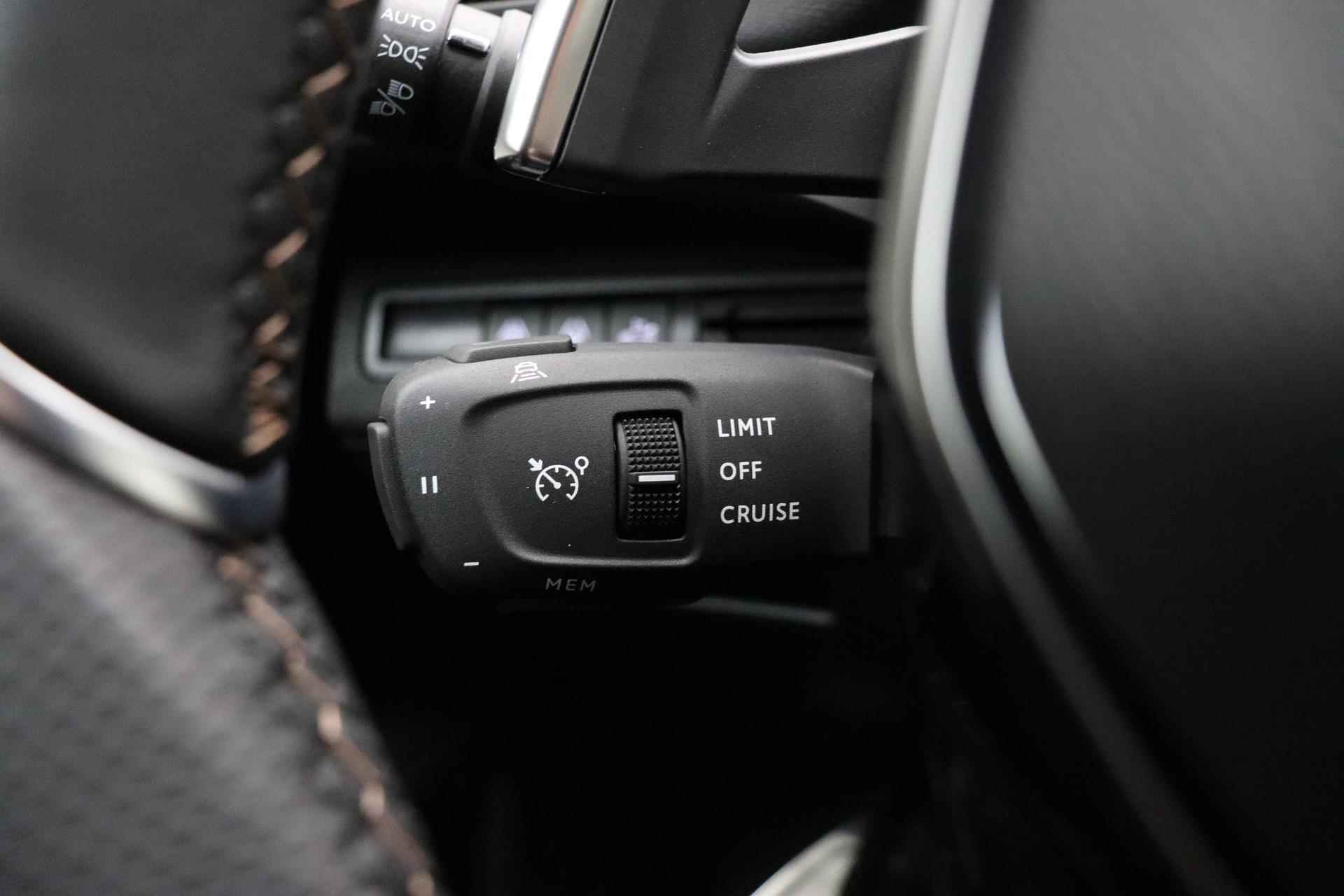 Peugeot 5008 1.2 PureTech GT | Automaat | Panoramadak | 7 persoons | Navigatie | Lichtmetalen velgen | Achteruitrijcamera | Parkeersensoren voor en achter | Cruise control - 33/40