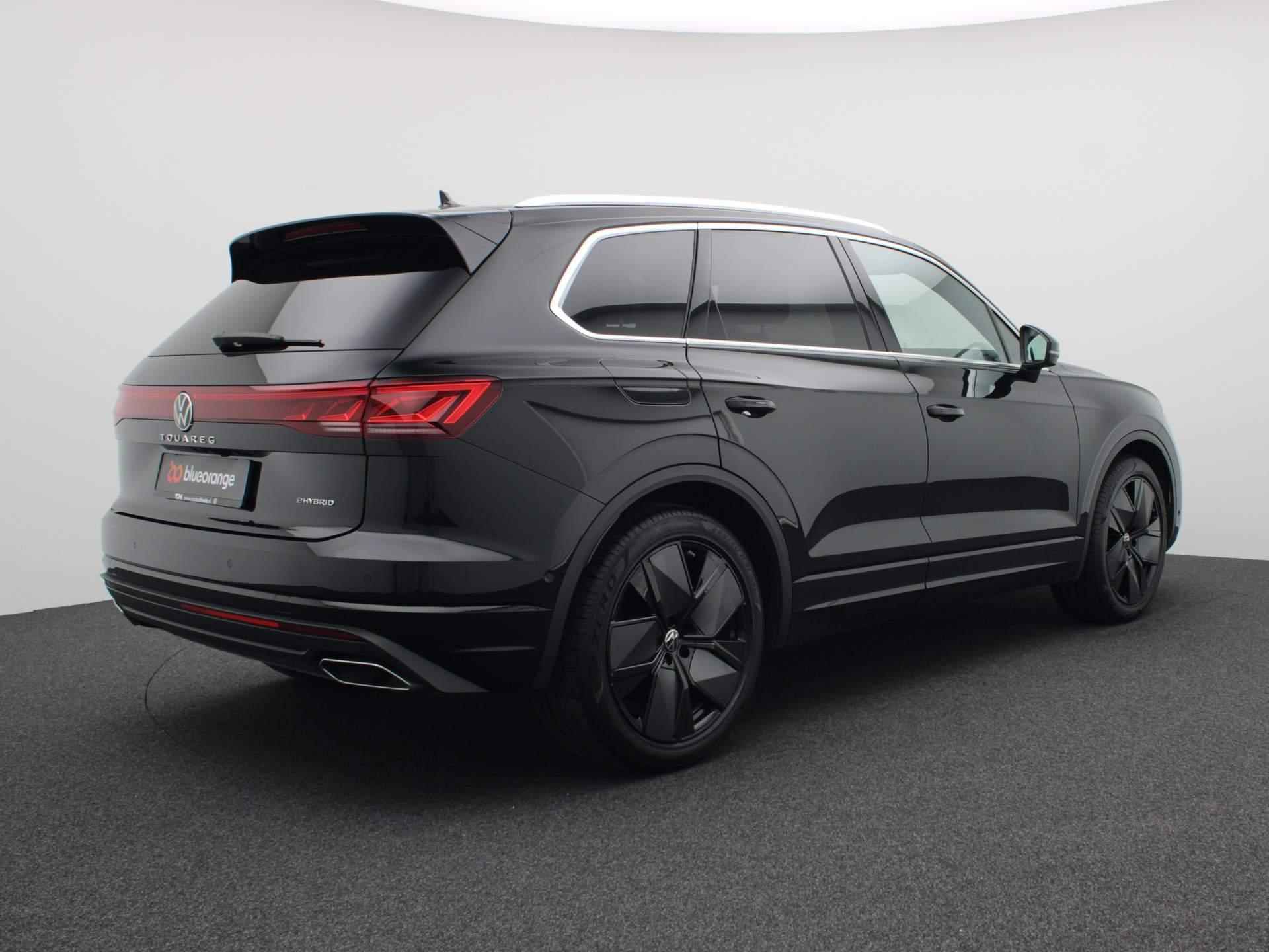 Volkswagen Touareg 3.0 TSi eHybrid 4MOTION Elegance 381PK DSG 360 gr. camera, head-up, leder, stoelventilatie, luchtvering, keyless, stoelverwarming&koeling, virtual pedal, alarm, 21'' lichtmetaal - 3/61