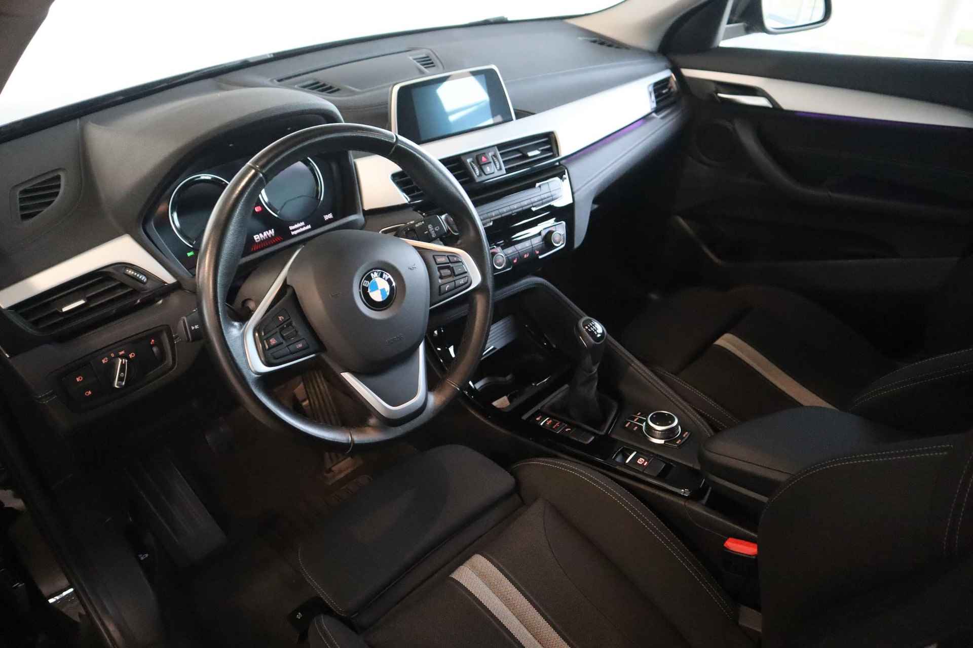 BMW X2 sDrive18i Sportstoelen | Glazen panoramadak - 8/30